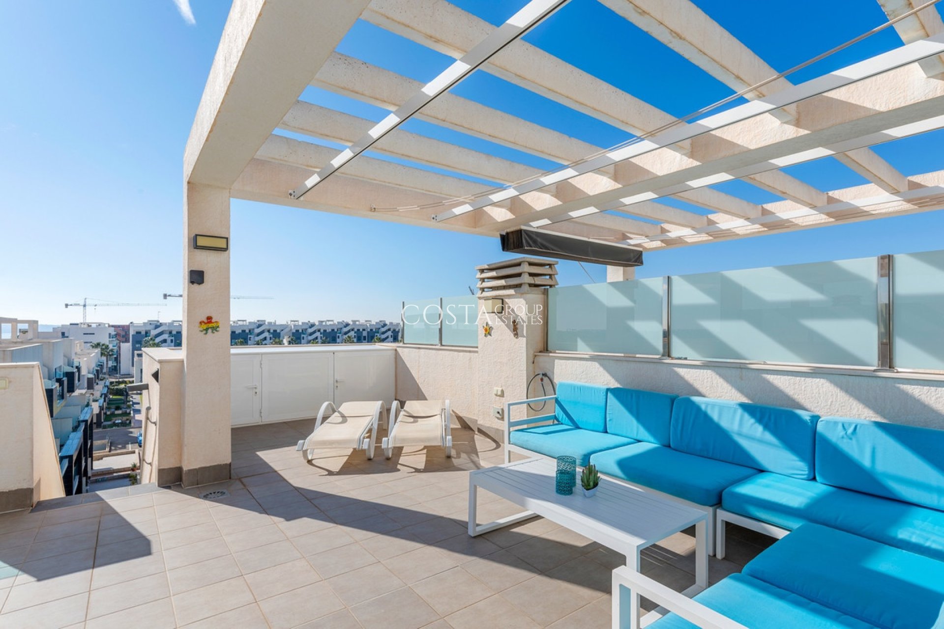 Resale - Apartments -
Urbanización El Raso