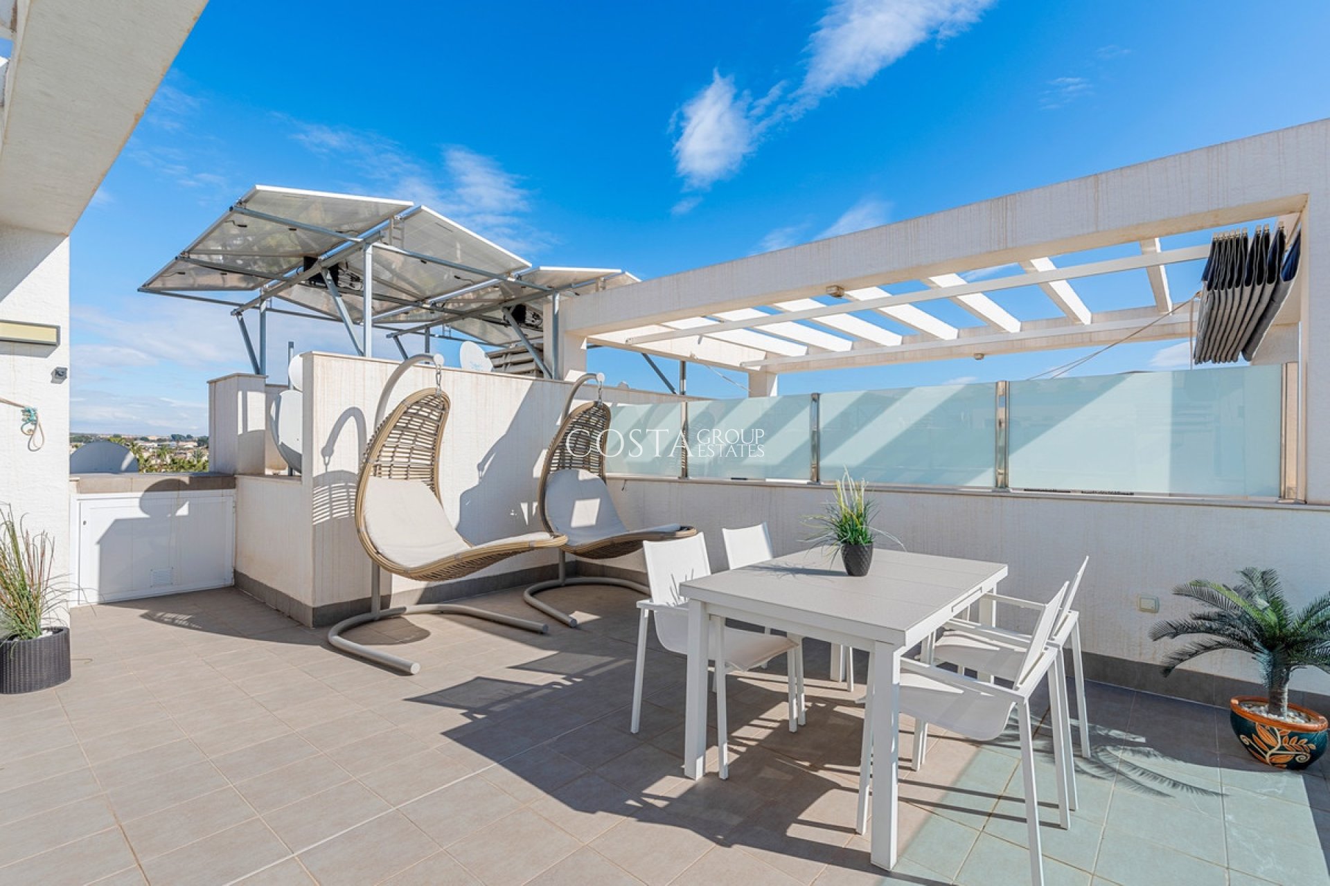 Resale - Apartments -
Urbanización El Raso