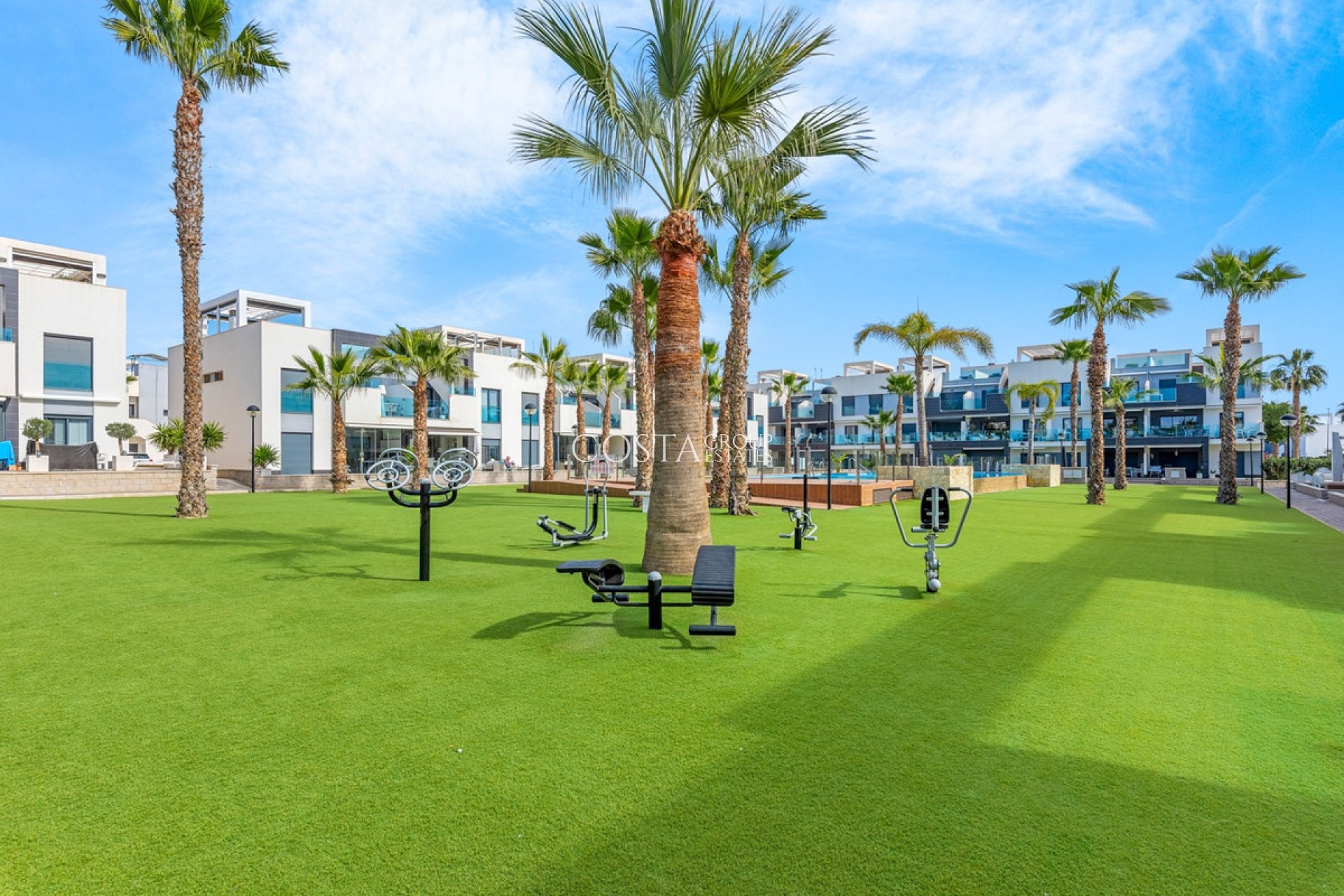 Resale - Apartments -
Urbanización El Raso