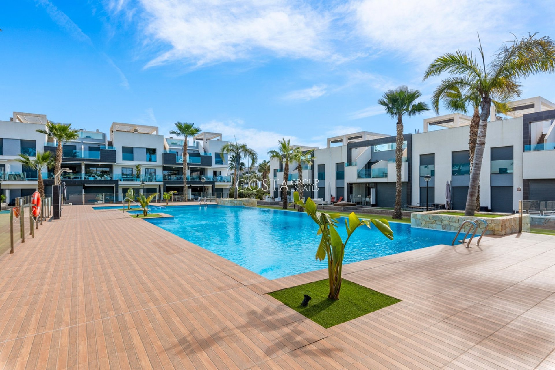 Resale - Apartments -
Urbanización El Raso