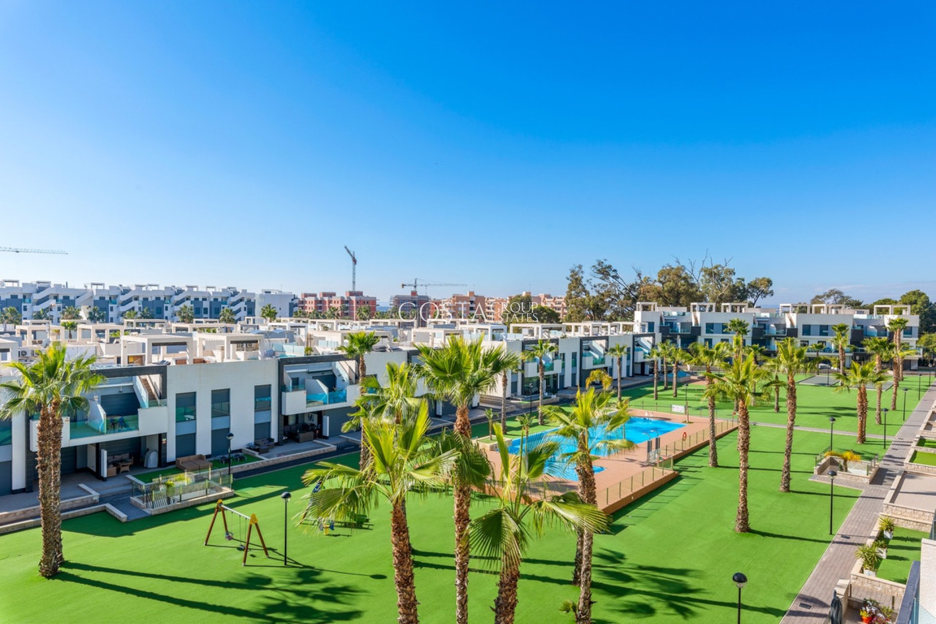 Resale - Apartments -
Urbanización El Raso