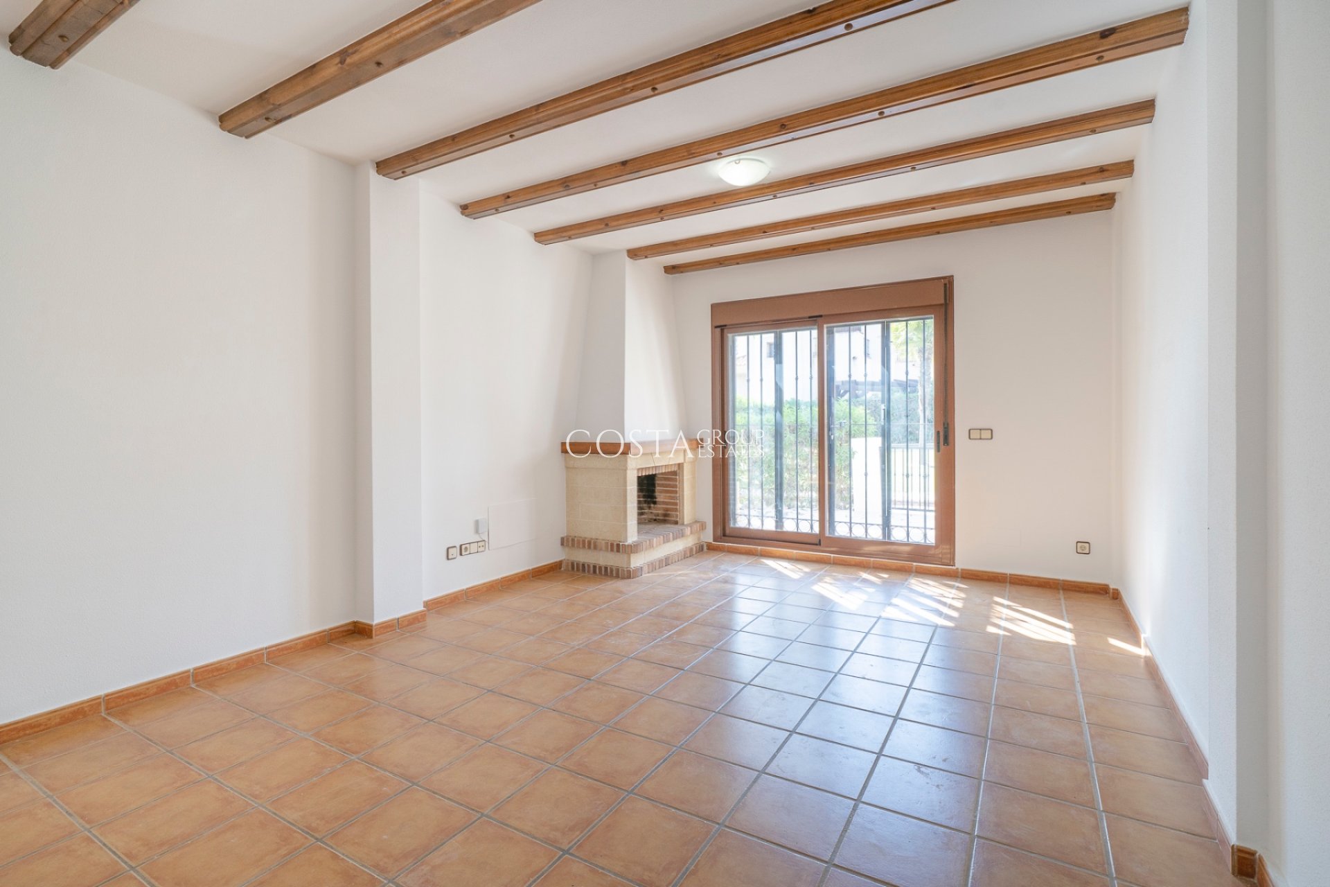 Resale - House -
Algorfa