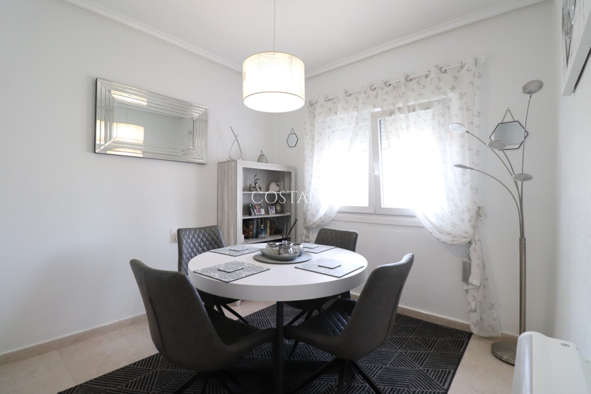 Resale - House -
Benijofar - Monte Azul