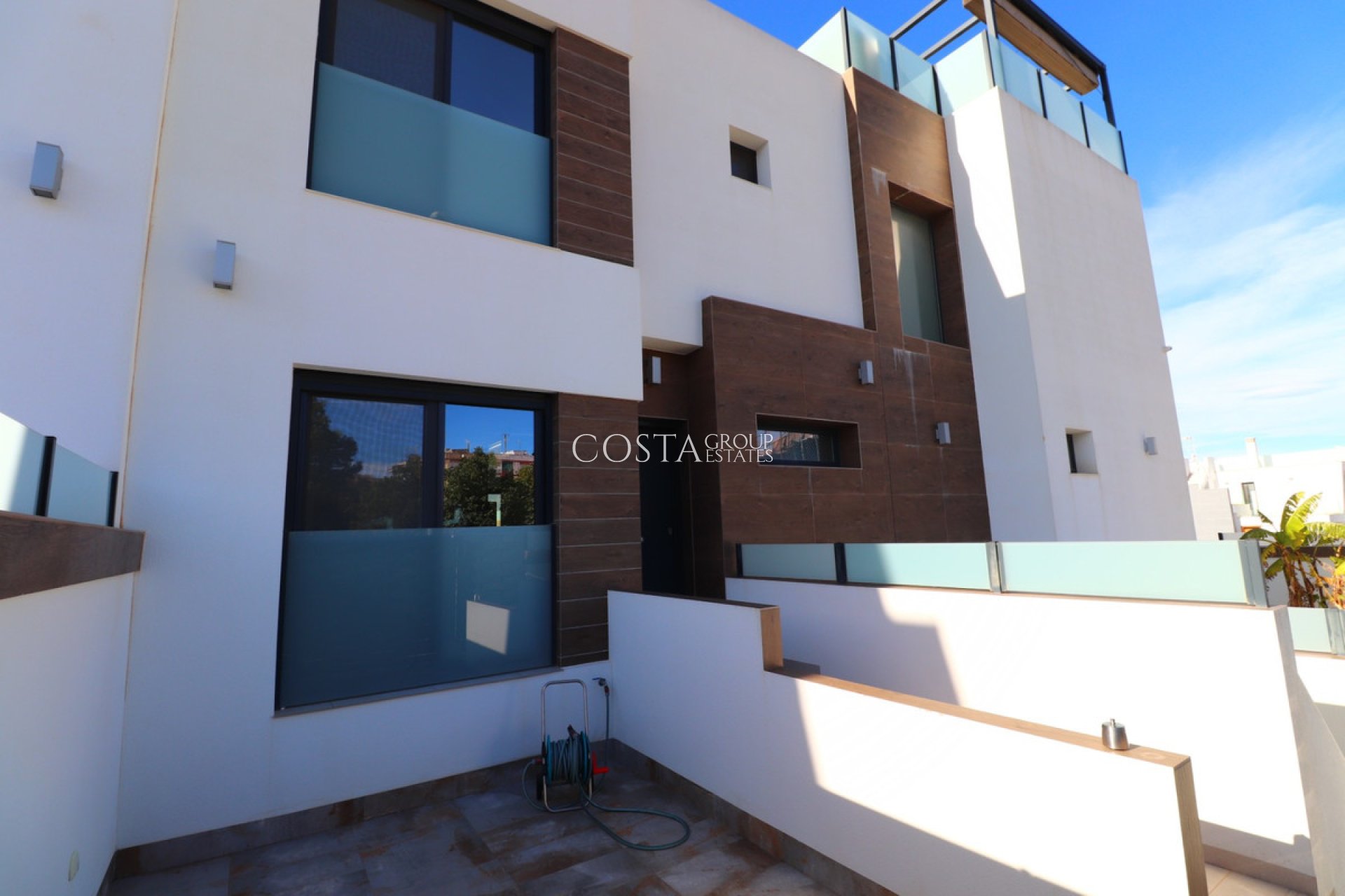 Resale - House -
Benijofar