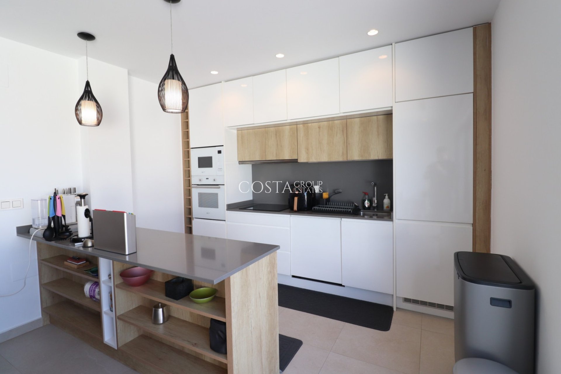 Resale - House -
Benijofar