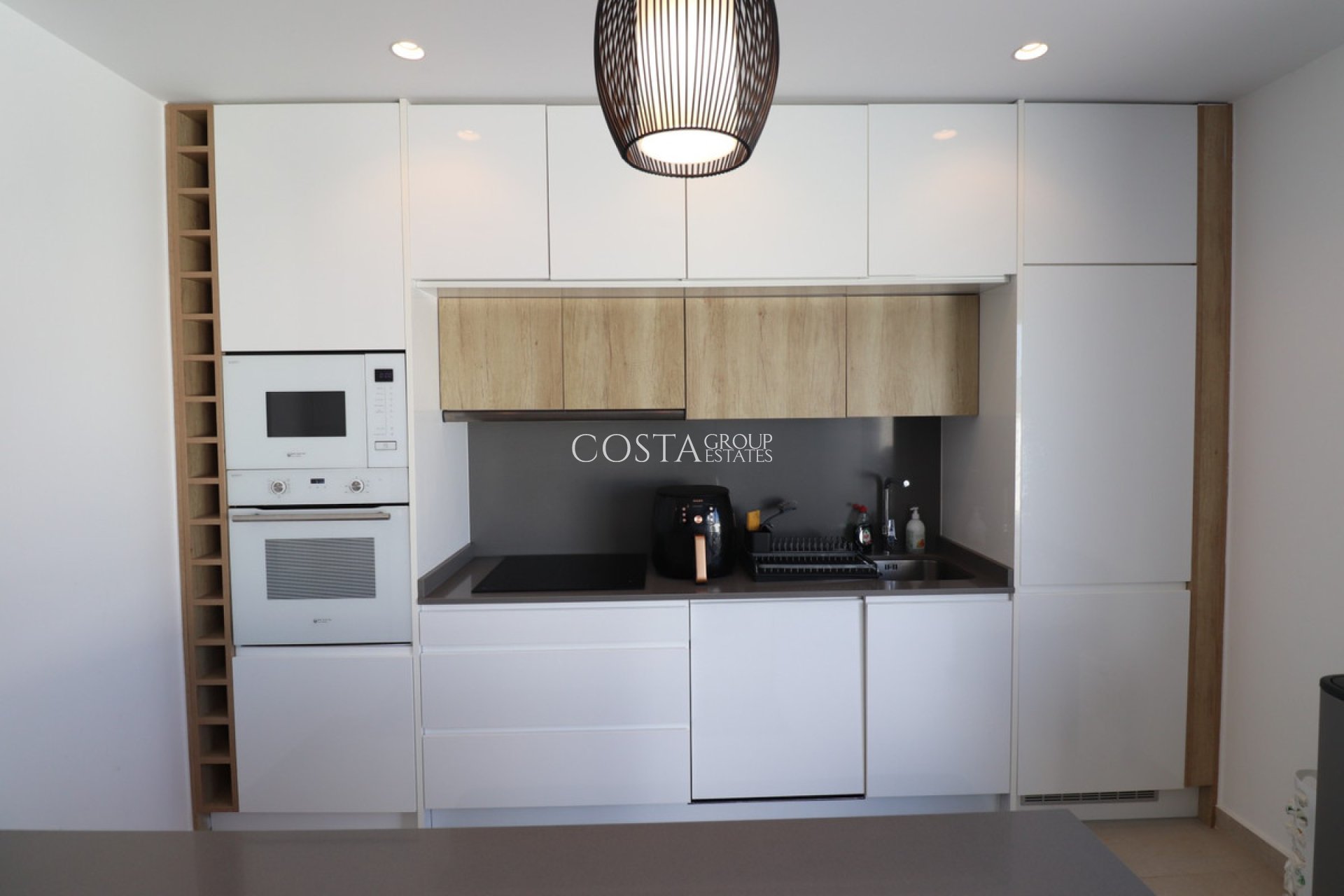 Resale - House -
Benijofar