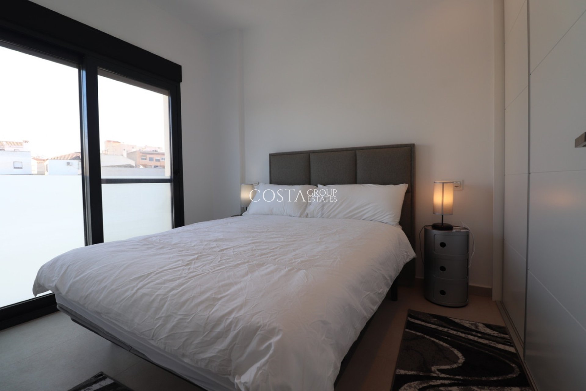 Resale - House -
Benijofar