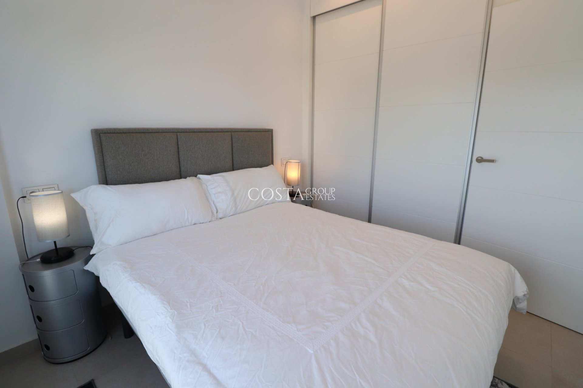 Resale - House -
Benijofar