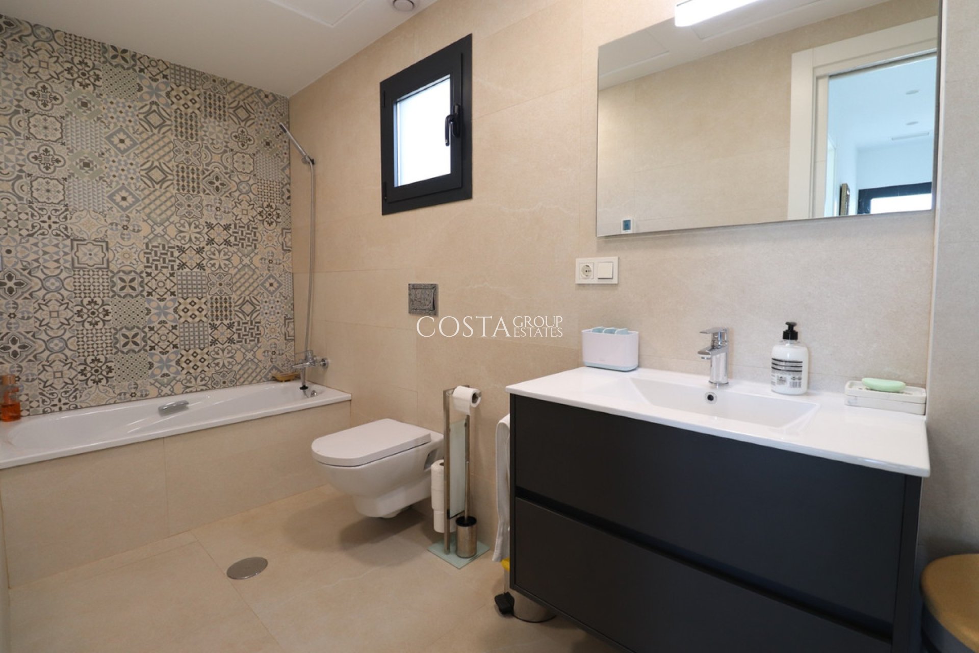 Resale - House -
Benijofar