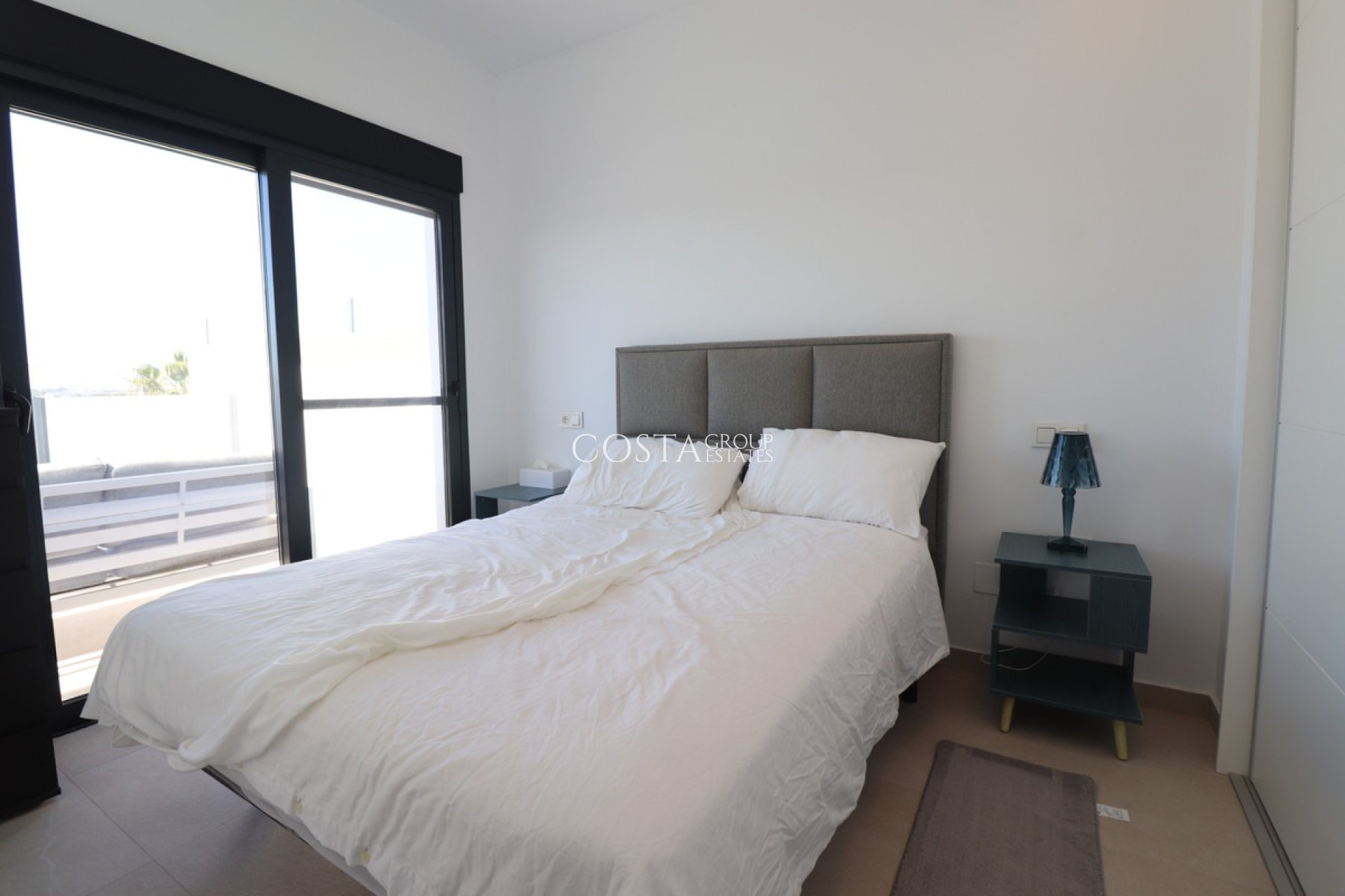 Resale - House -
Benijofar