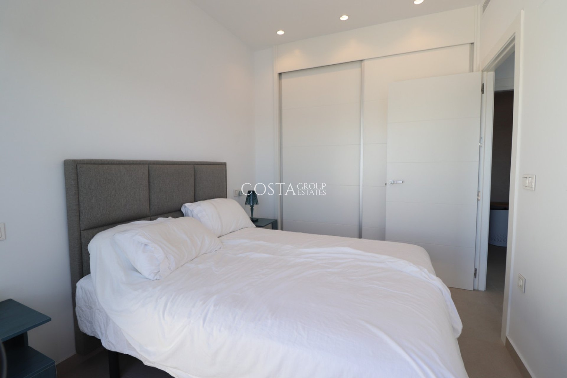 Resale - House -
Benijofar