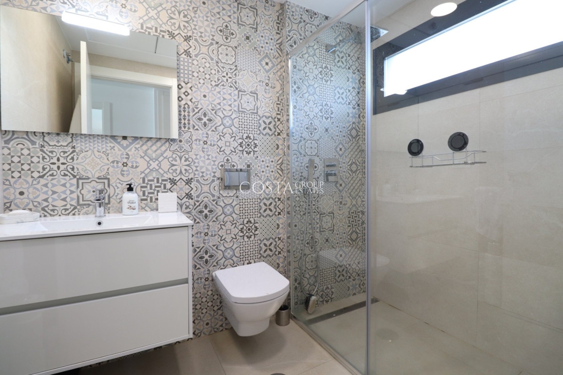 Resale - House -
Benijofar