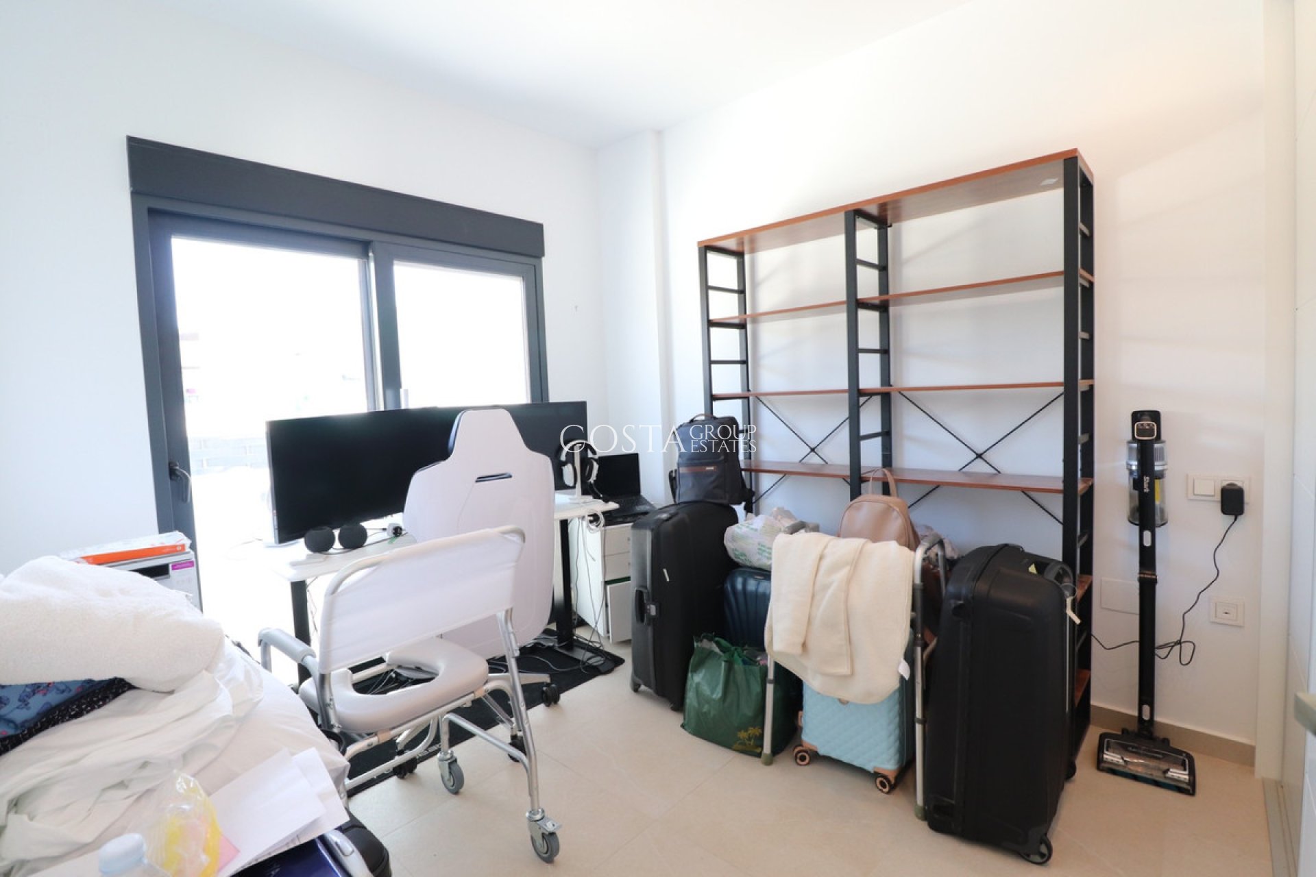 Resale - House -
Benijofar