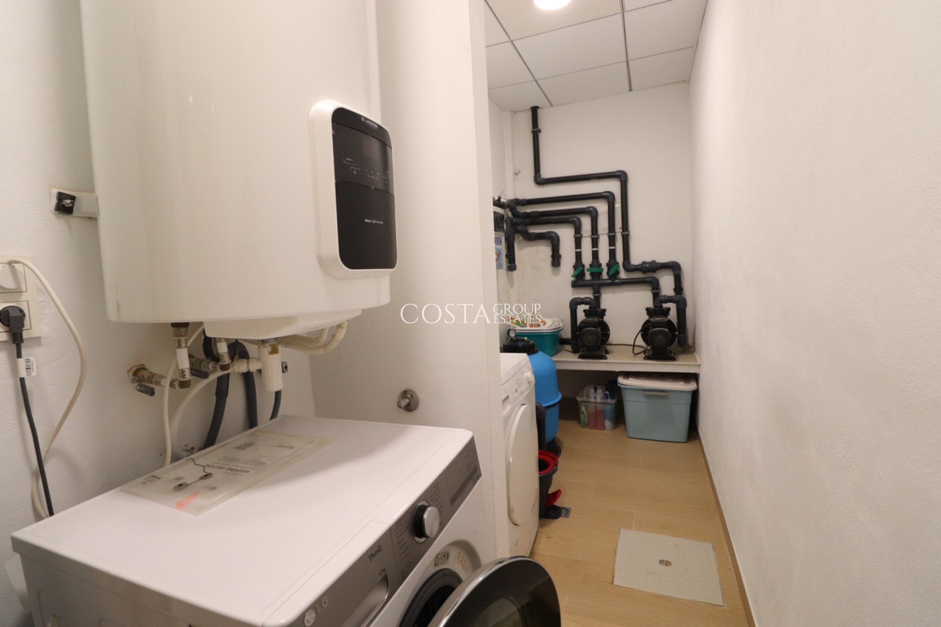 Resale - House -
Benijofar