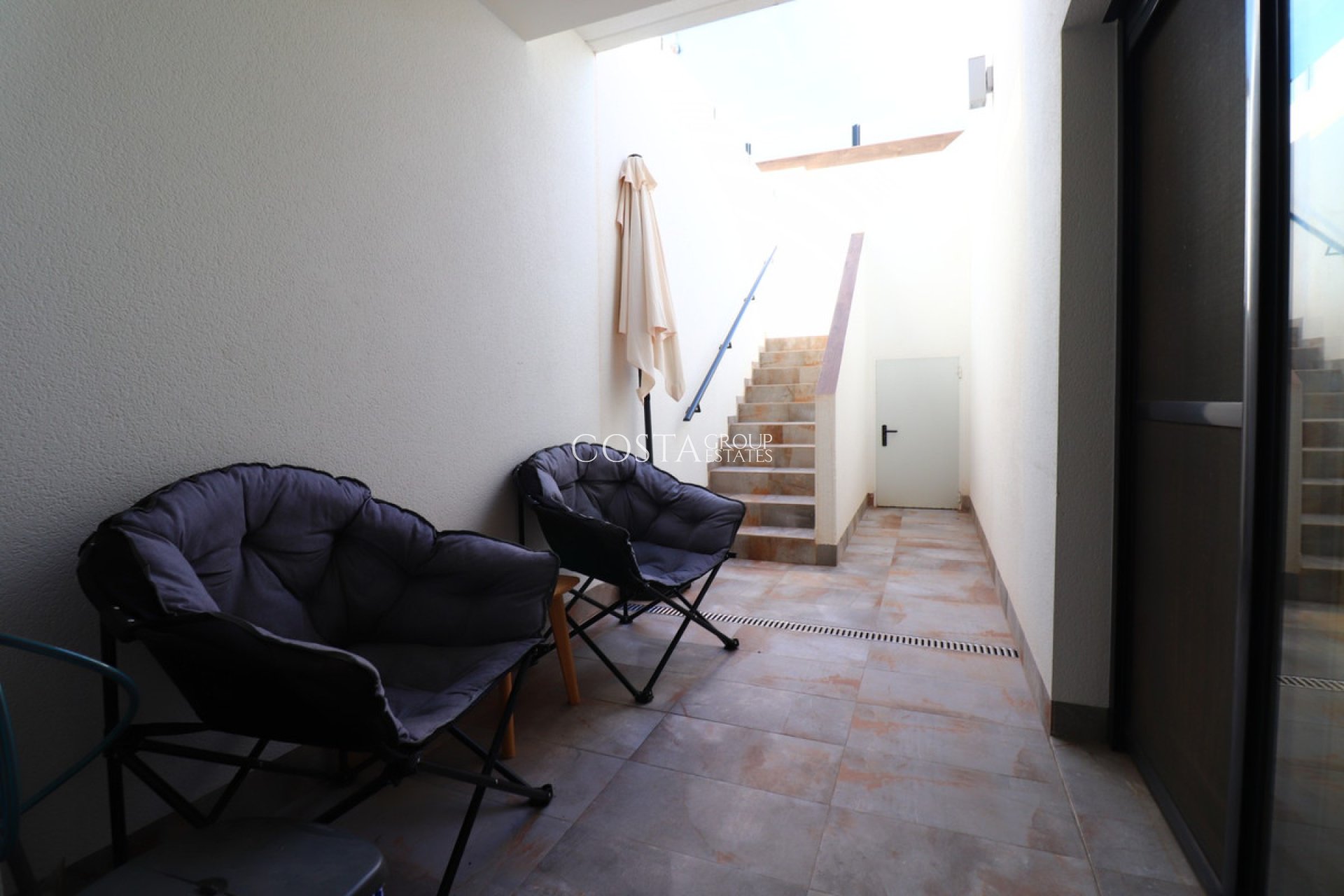 Resale - House -
Benijofar