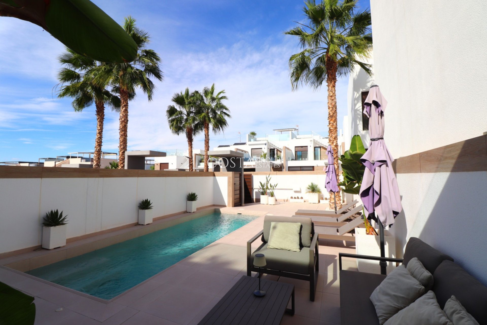 Resale - House -
Benijofar