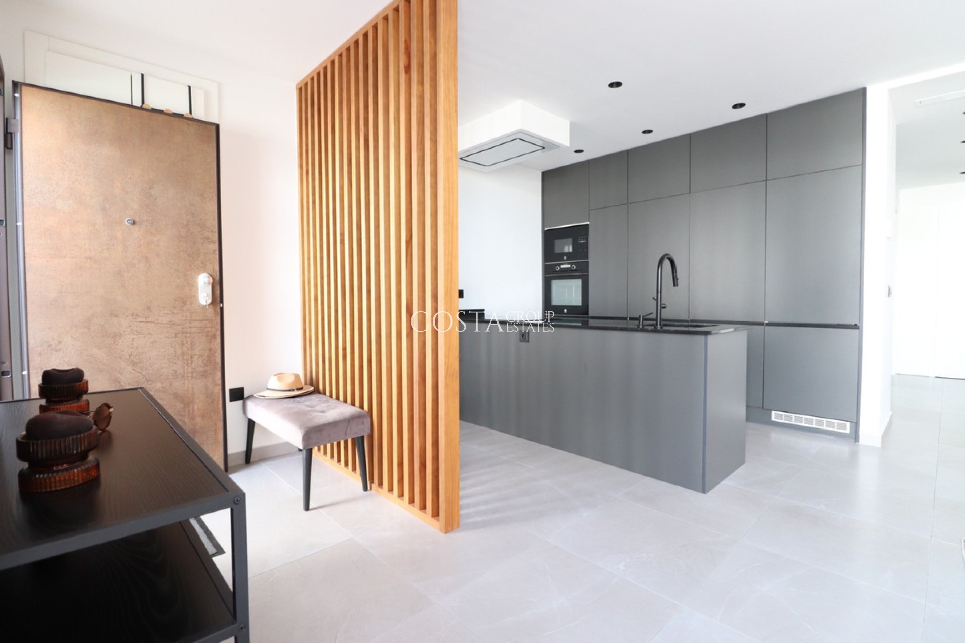 Resale - House -
Benijofar