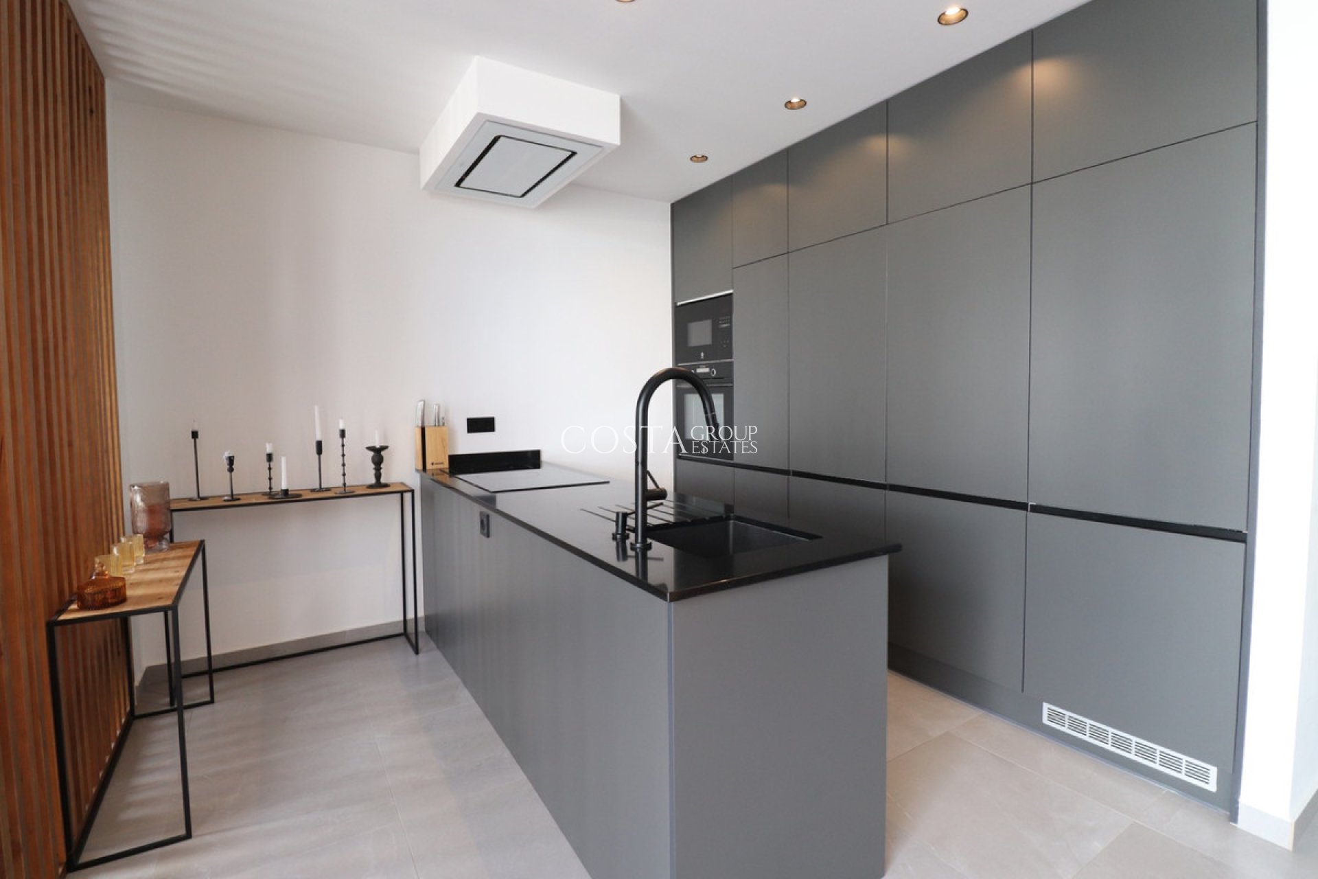 Resale - House -
Benijofar