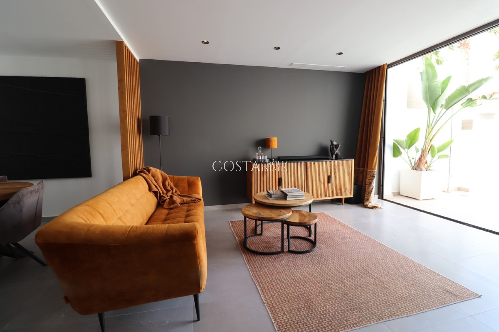 Resale - House -
Benijofar