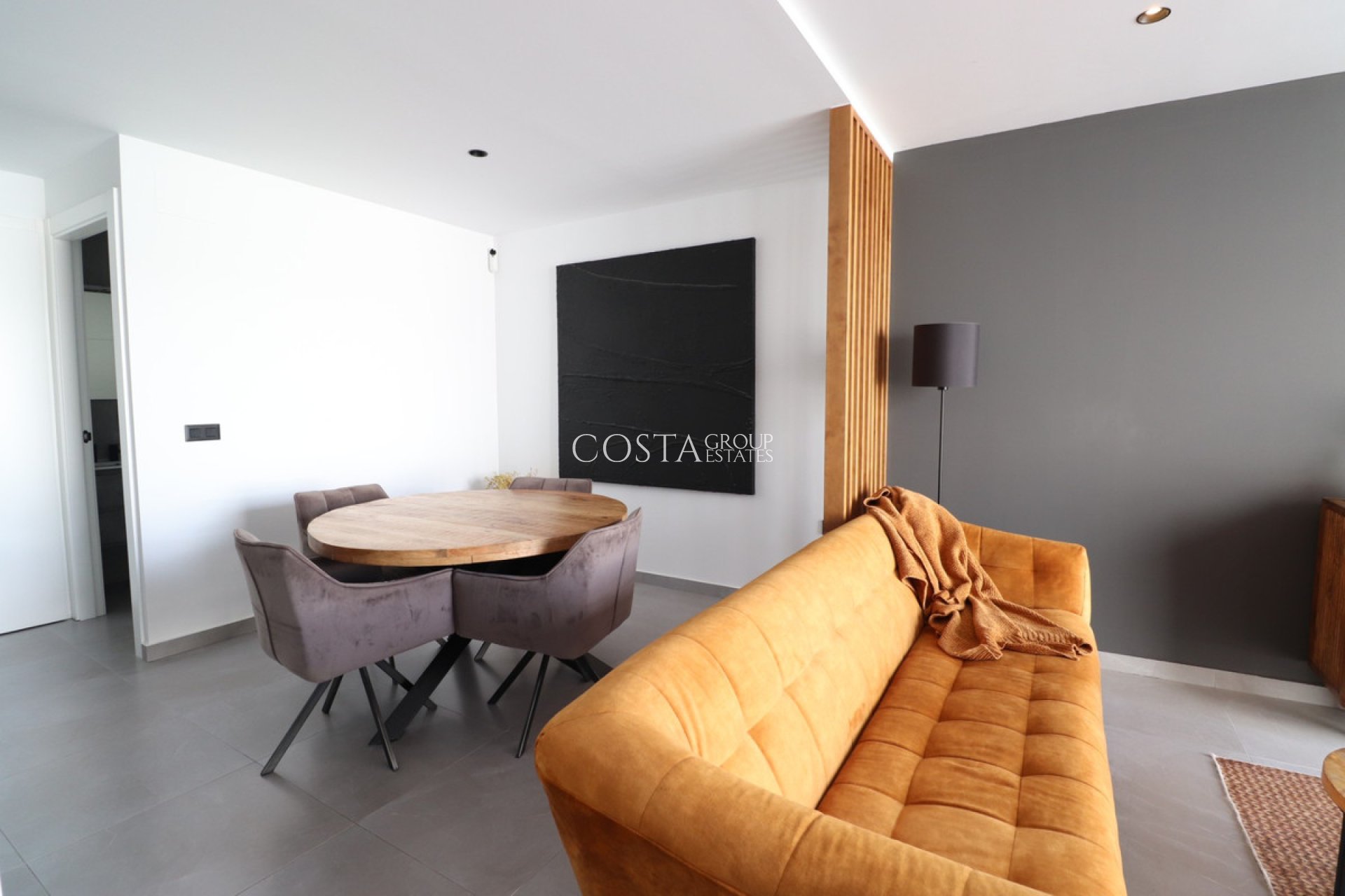 Resale - House -
Benijofar