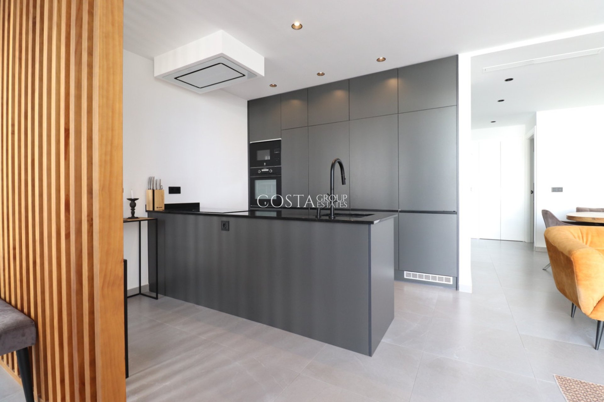 Resale - House -
Benijofar