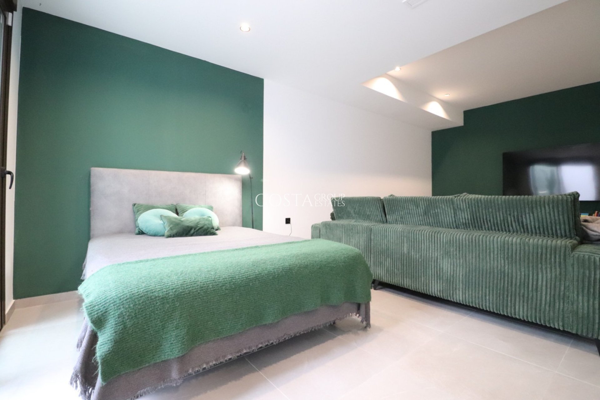 Resale - House -
Benijofar