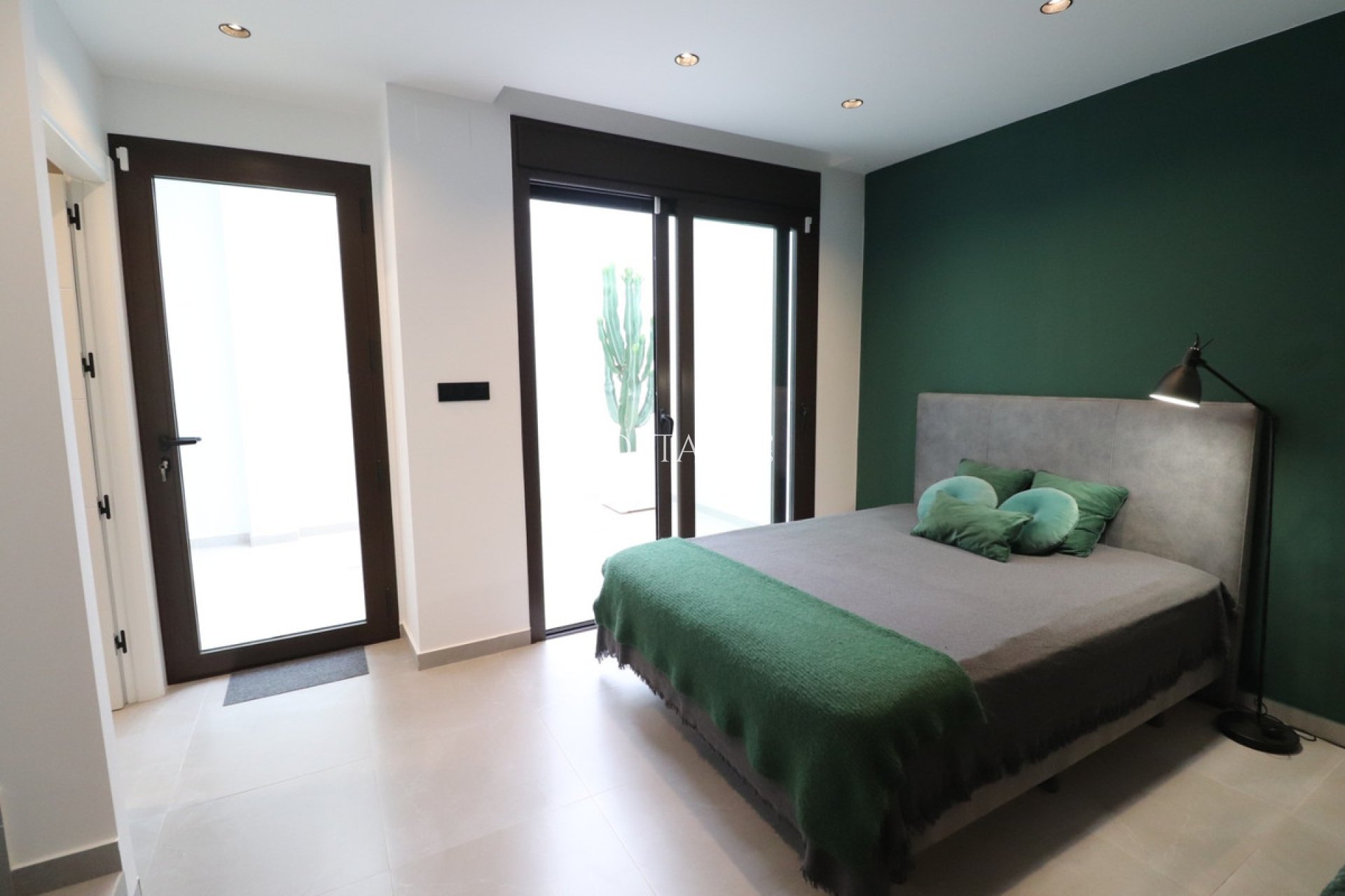 Resale - House -
Benijofar