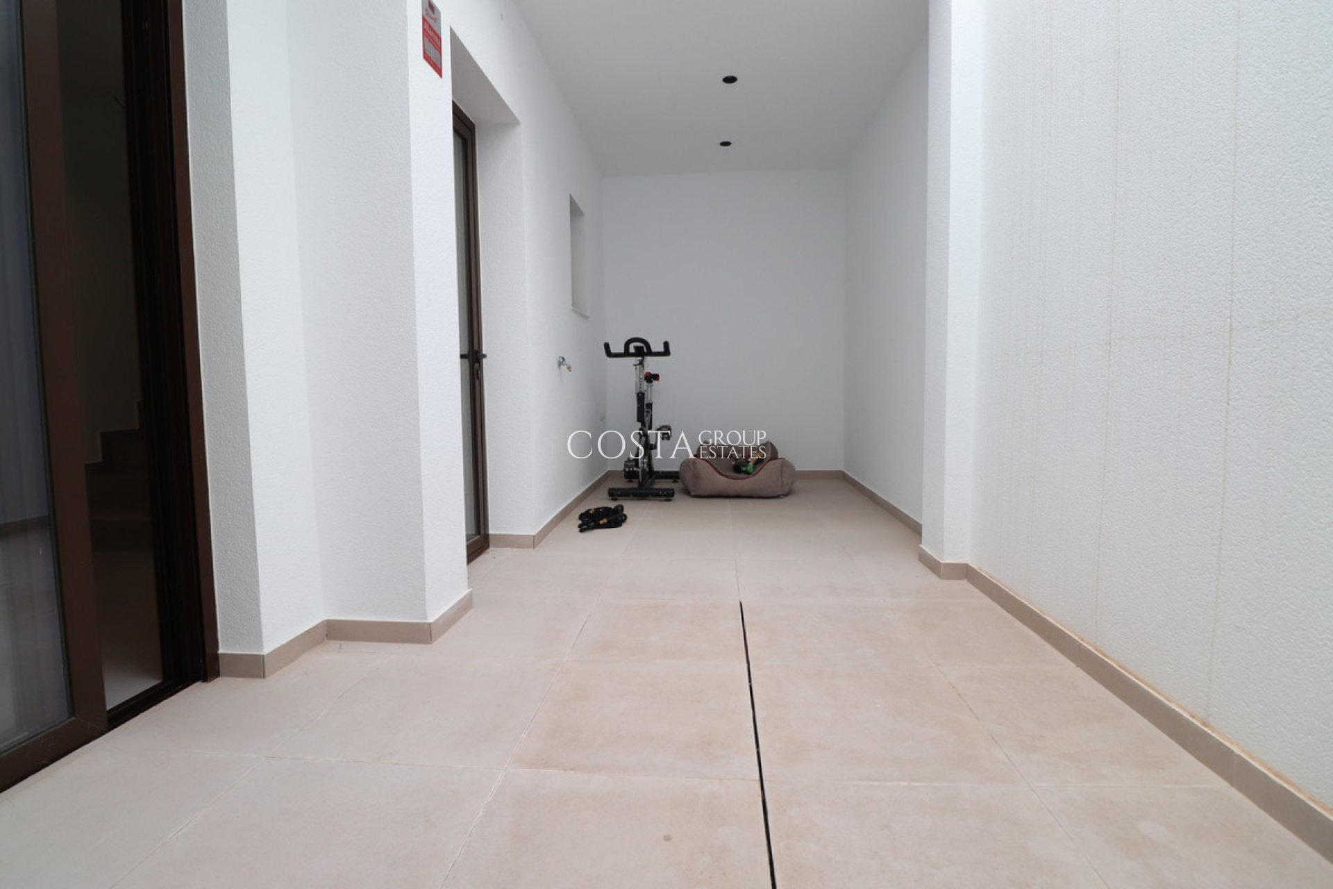 Resale - House -
Benijofar