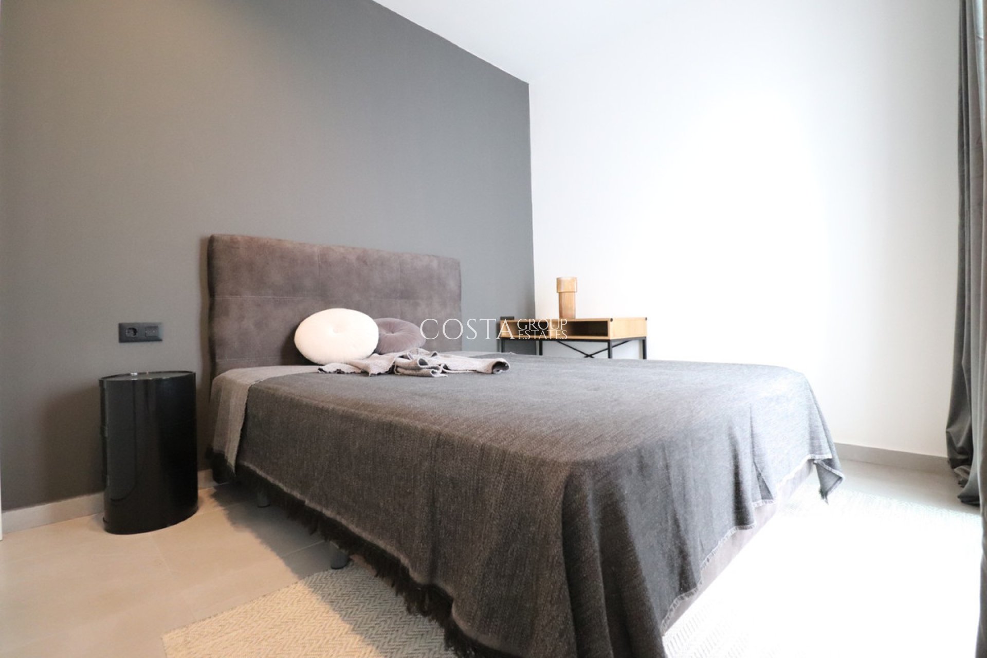 Resale - House -
Benijofar