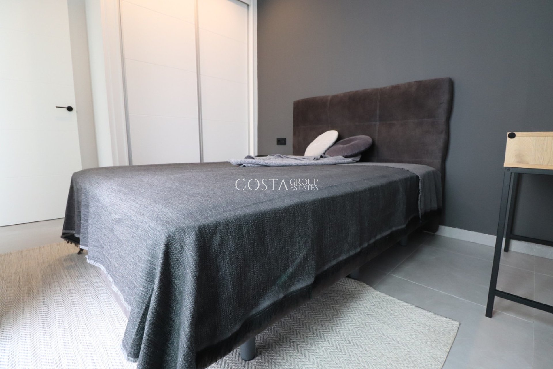 Resale - House -
Benijofar