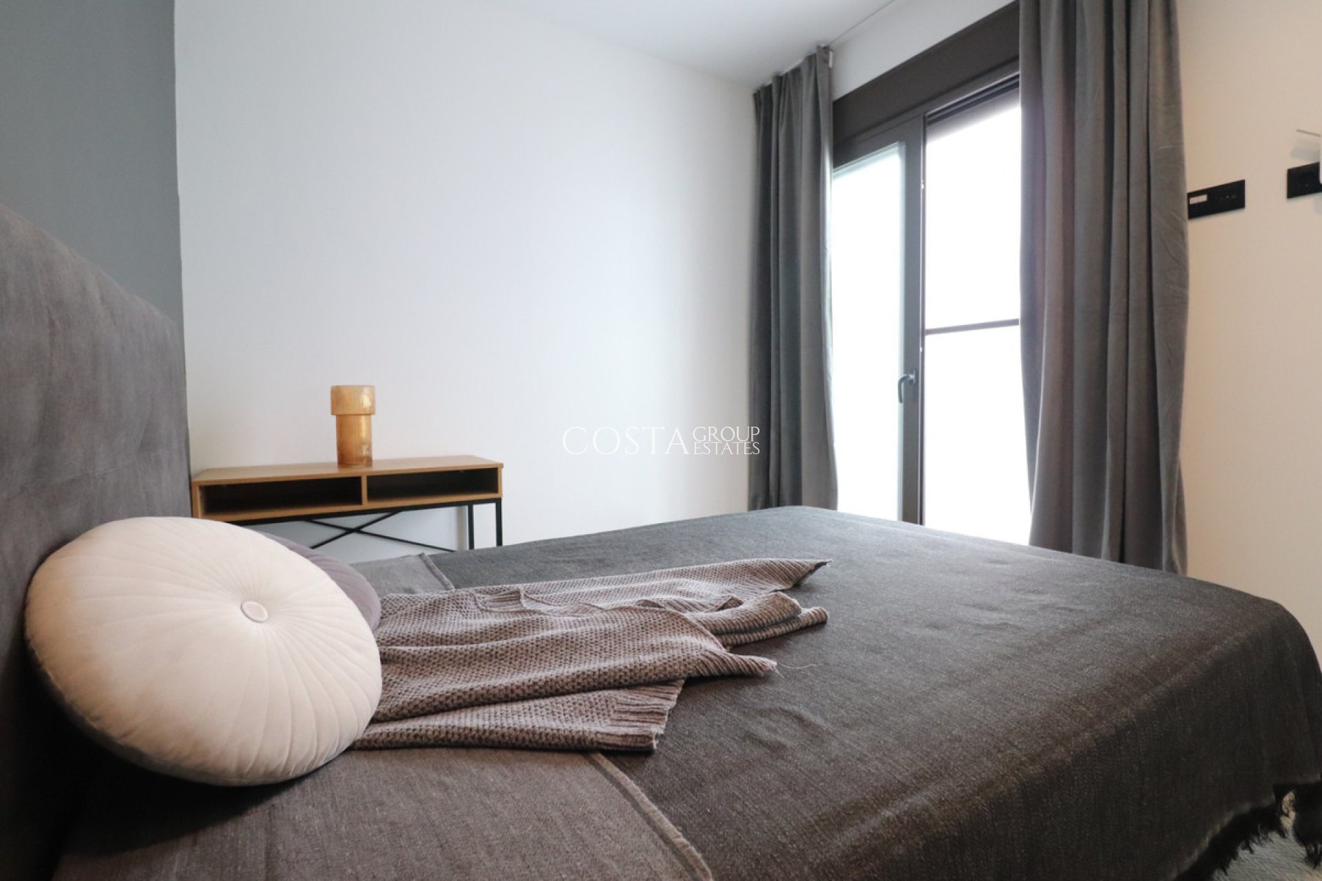 Resale - House -
Benijofar