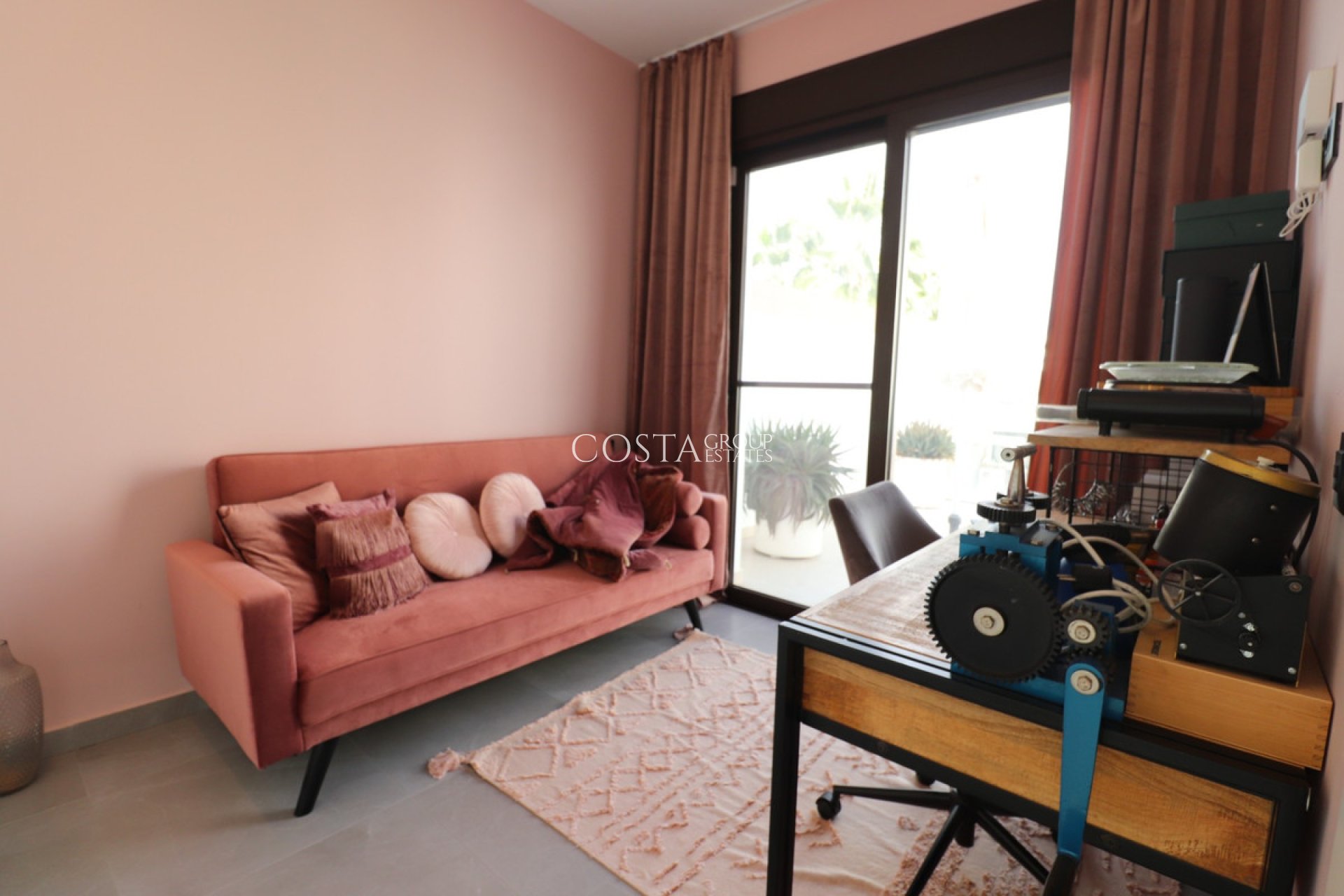 Resale - House -
Benijofar