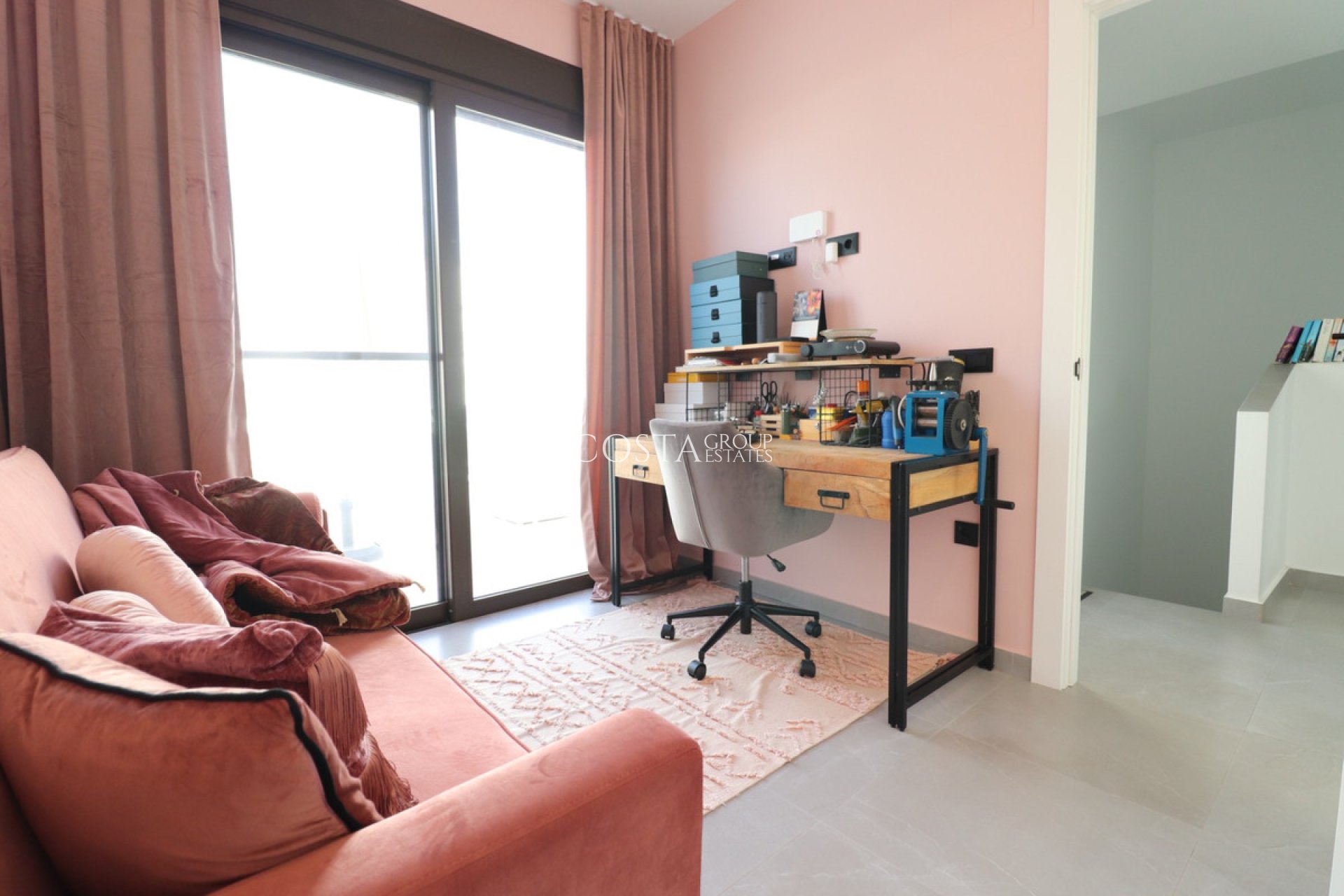 Resale - House -
Benijofar