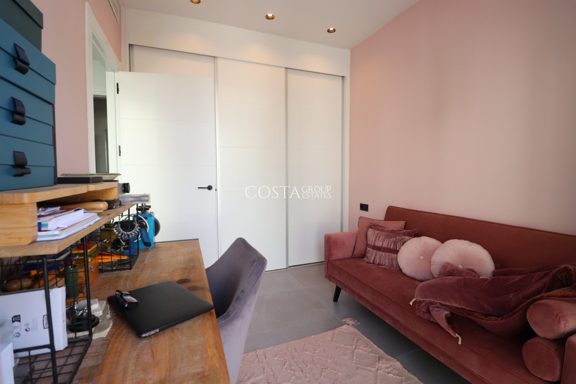 Resale - House -
Benijofar