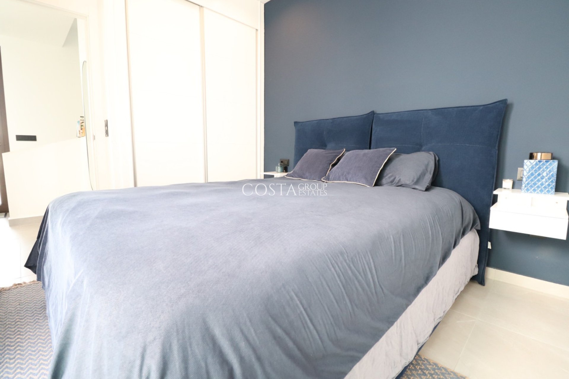 Resale - House -
Benijofar