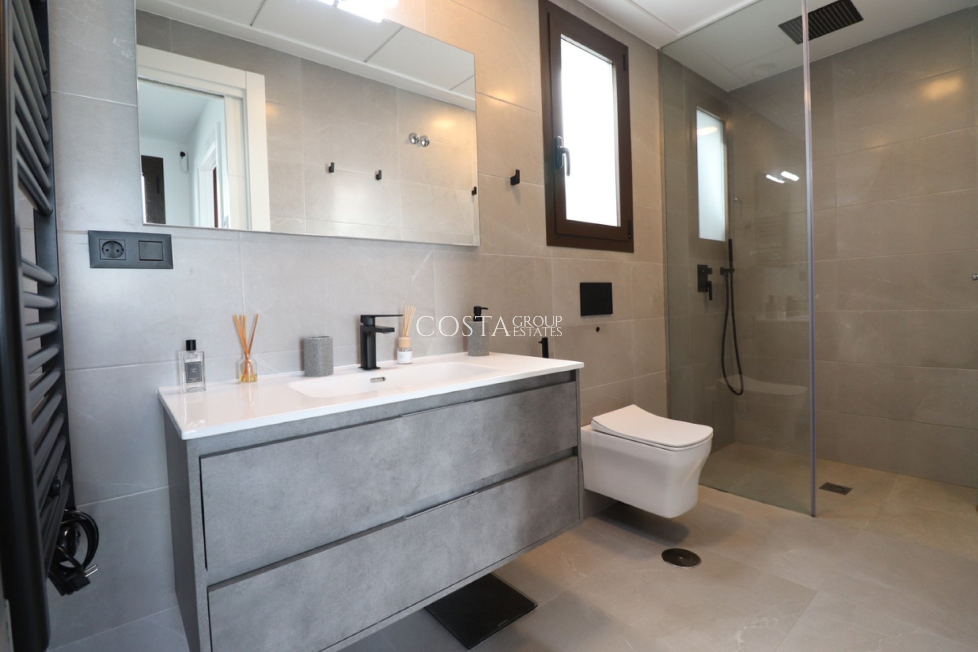 Resale - House -
Benijofar