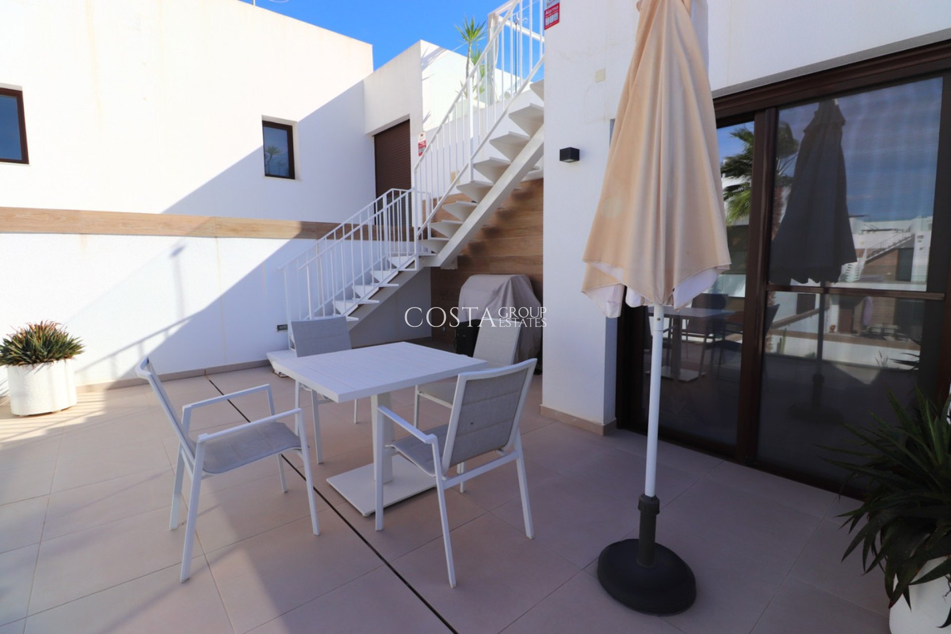 Resale - House -
Benijofar