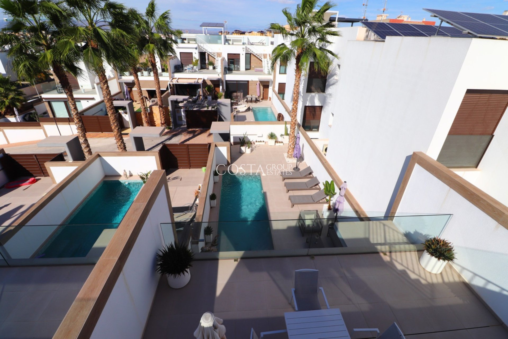 Resale - House -
Benijofar