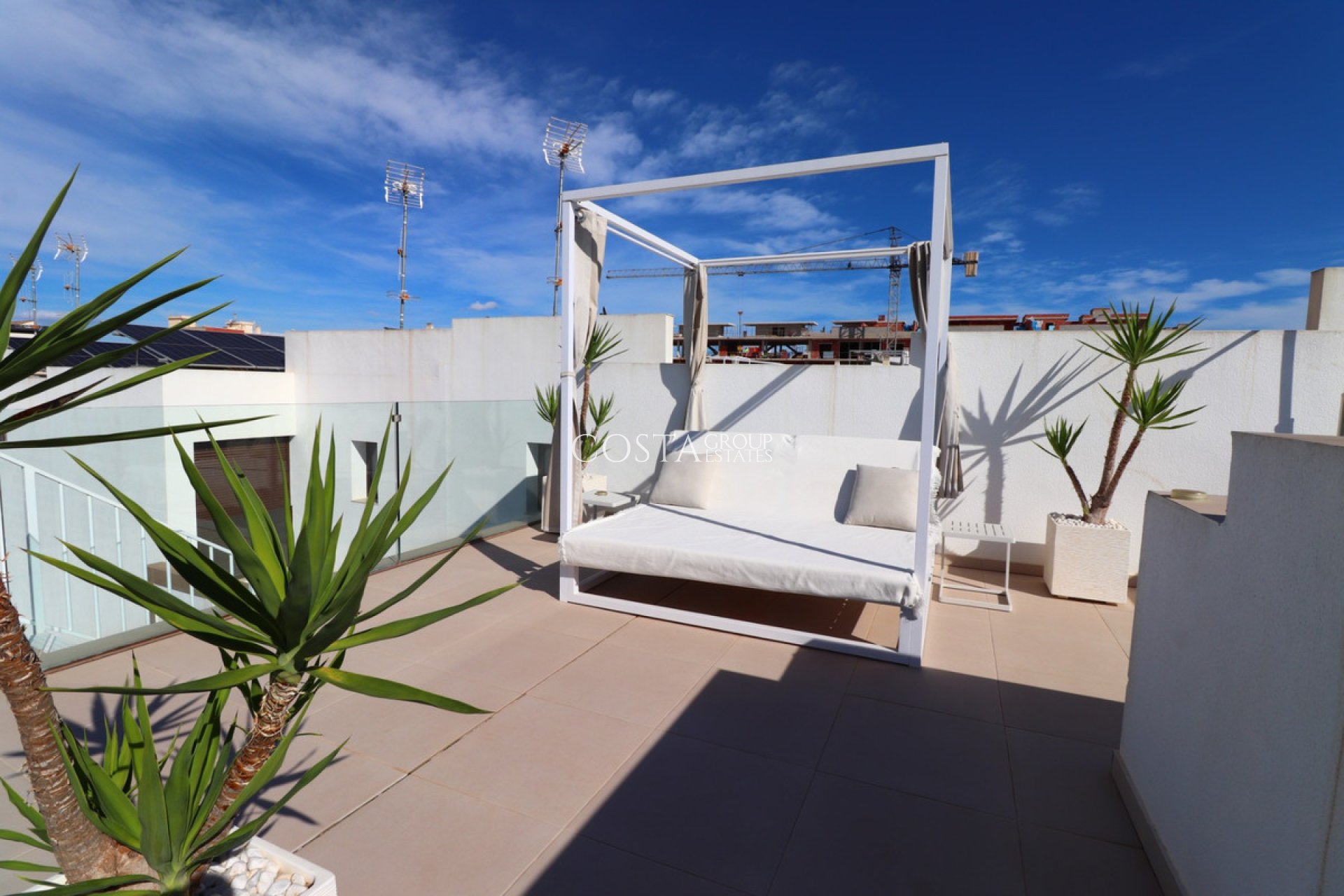 Resale - House -
Benijofar