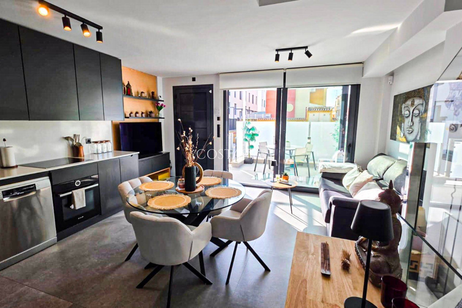 Resale - House -
Guardamar del Segura - Guardamar del Segura Centro