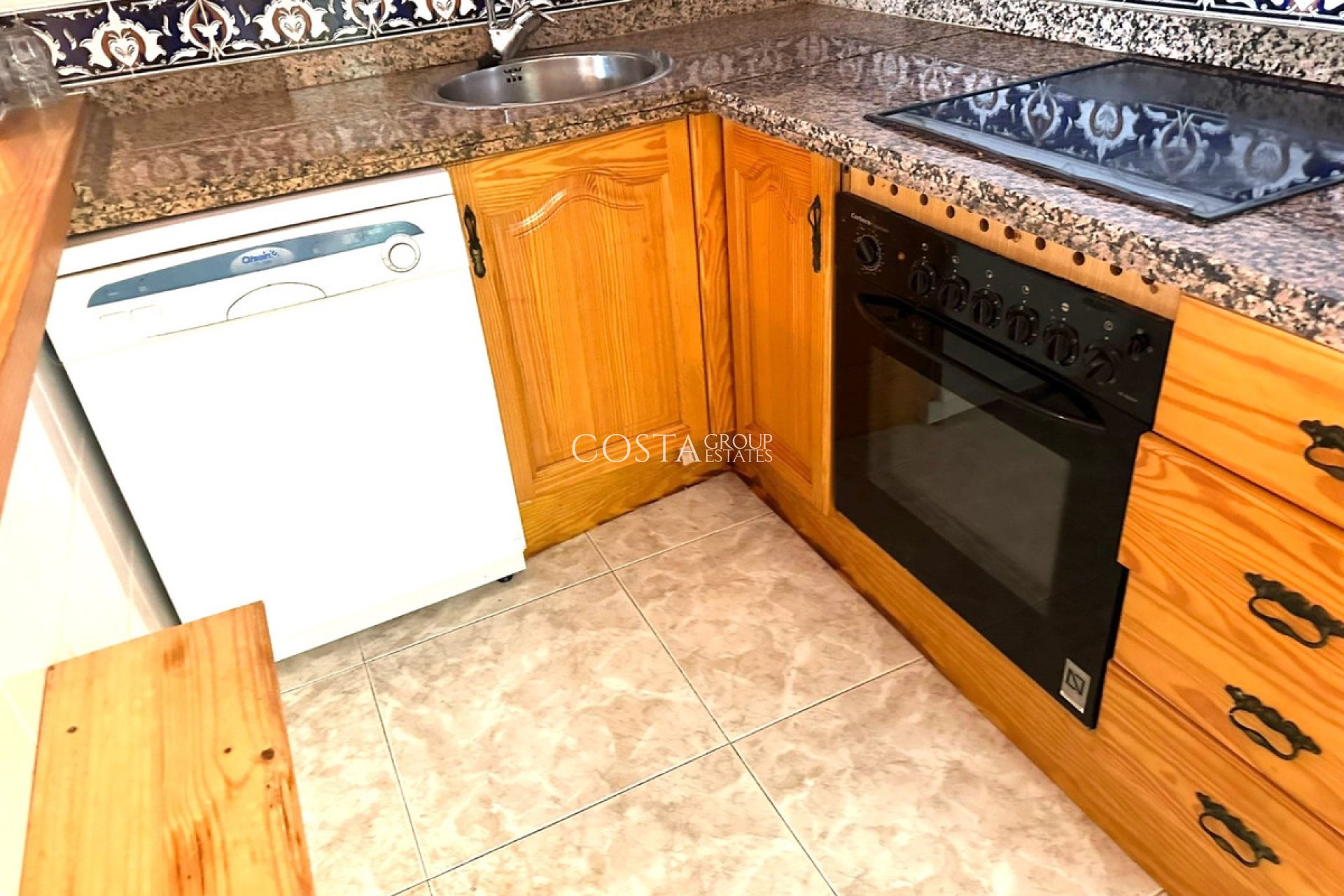 Resale - House -
Guardamar del Segura - Guardamar del Segura Centro