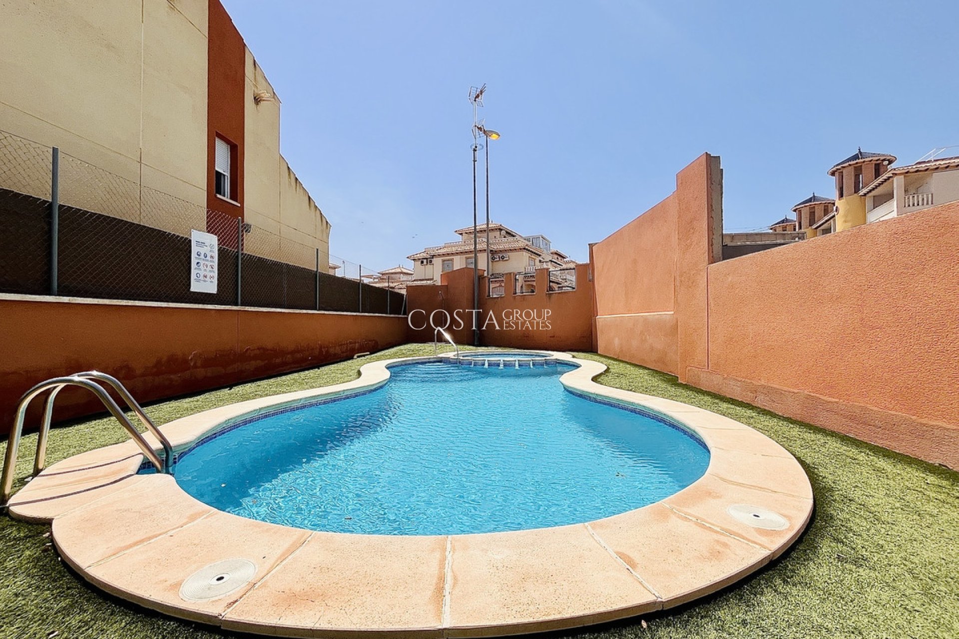 Resale - House -
Orihuela - Cabo Roig