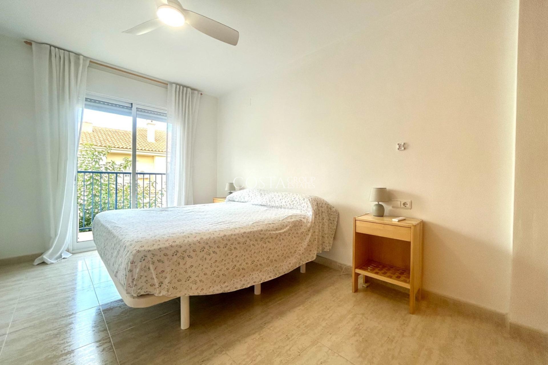 Resale - House -
Orihuela - Campoamor