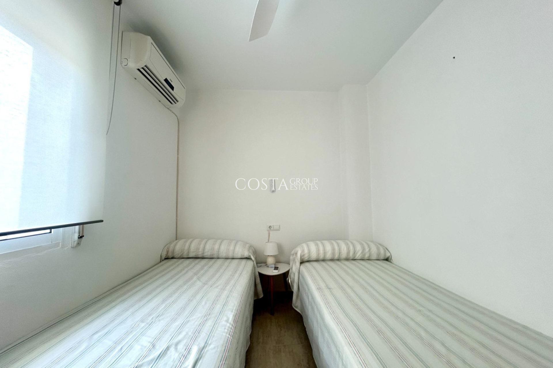 Resale - House -
Orihuela - Campoamor