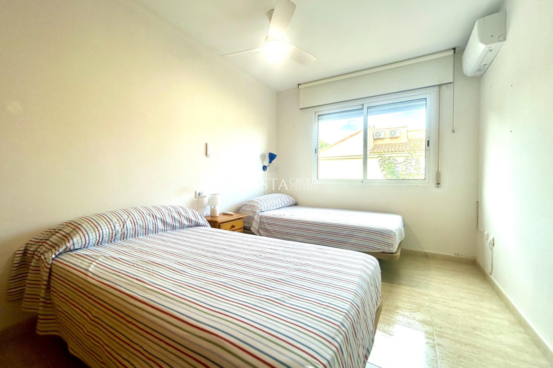 Resale - House -
Orihuela - Campoamor