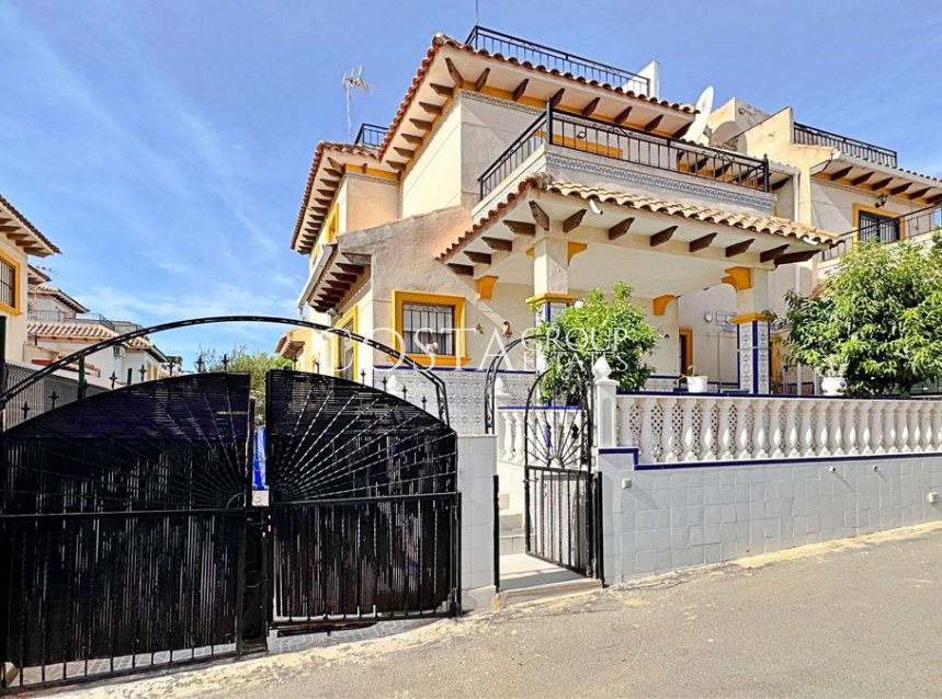 Resale - House -
Orihuela Costa - La Campana