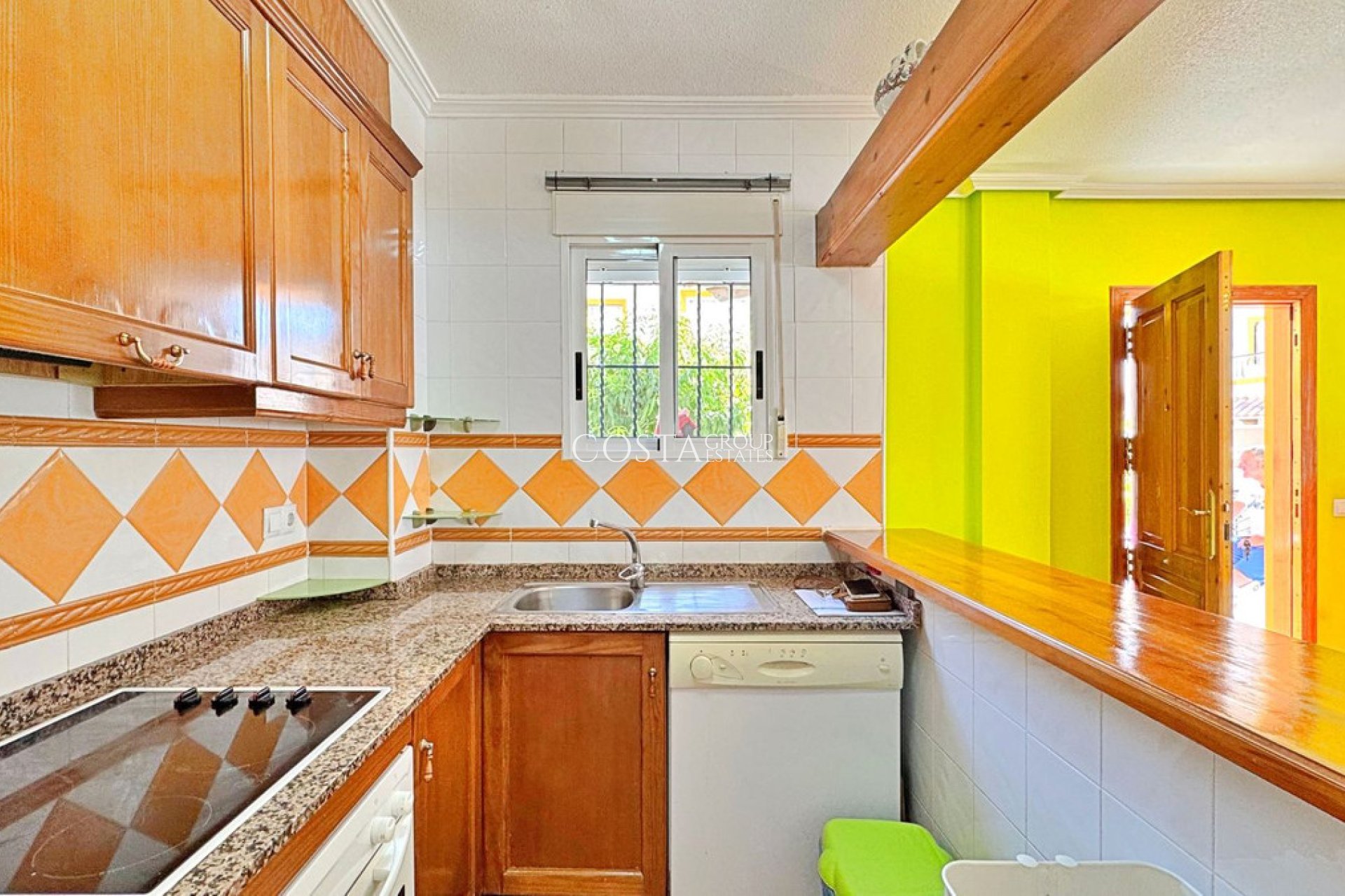 Resale - House -
Orihuela Costa - La Campana