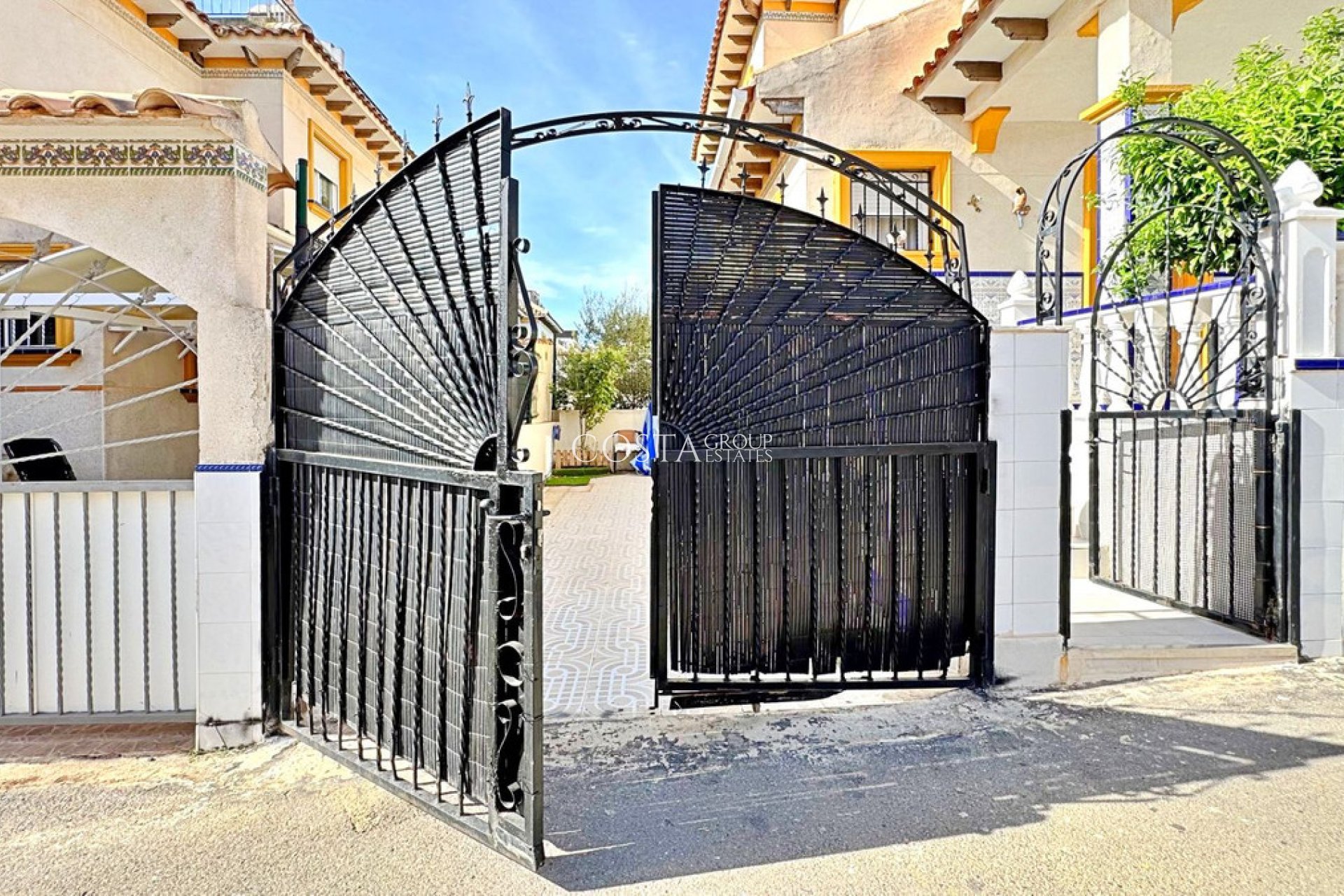 Resale - House -
Orihuela Costa - La Campana