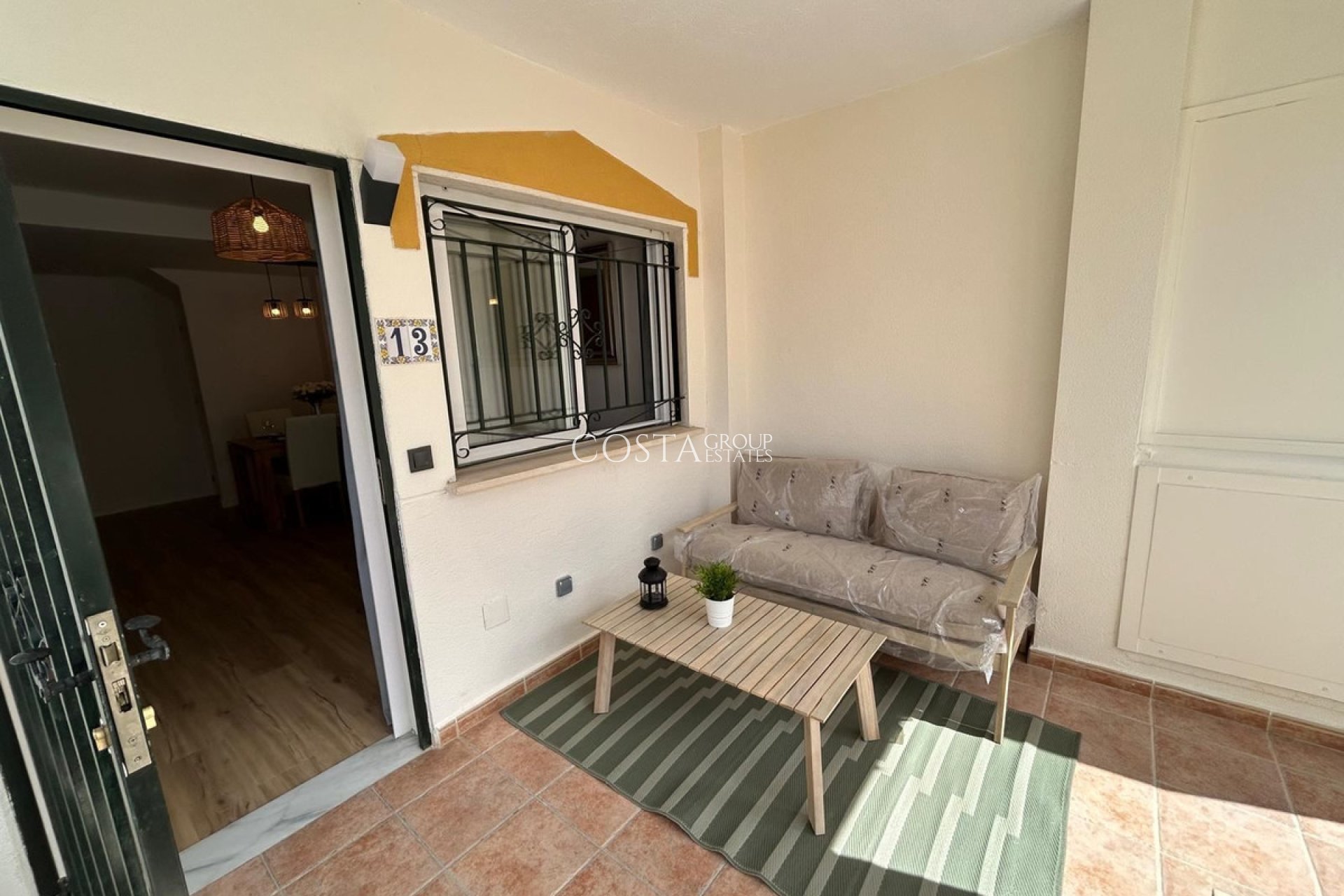 Resale - House -
Orihuela Costa - La Florida