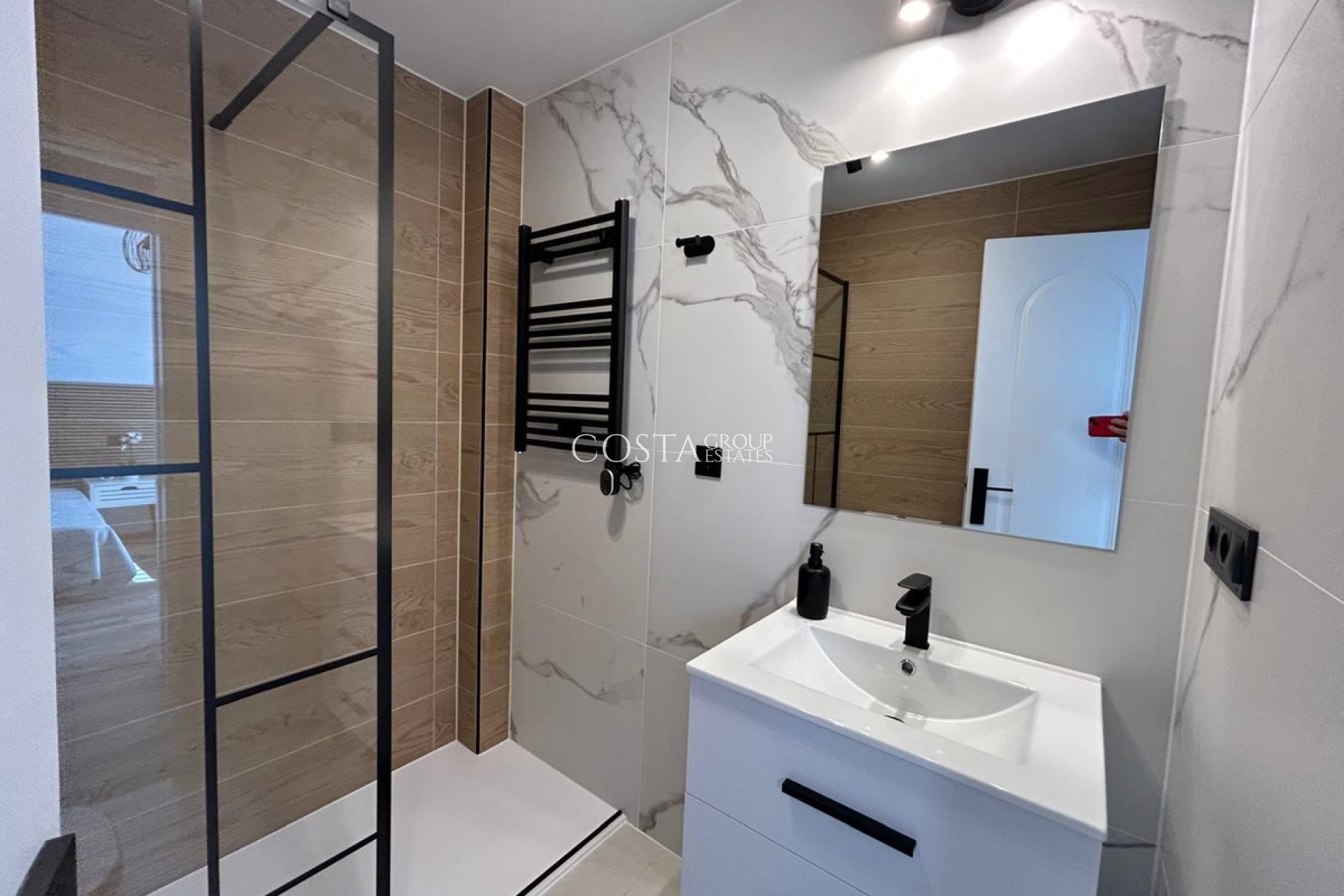 Resale - House -
Orihuela Costa - La Florida